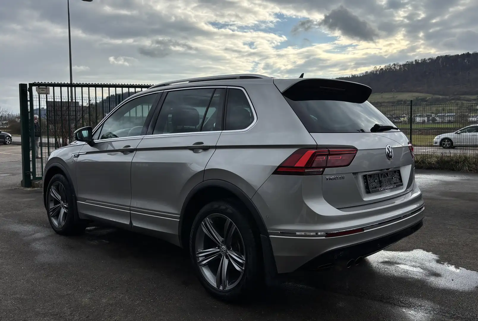 Volkswagen Tiguan 2.0 TSI R-Line 4Motion DSG Gris - 2
