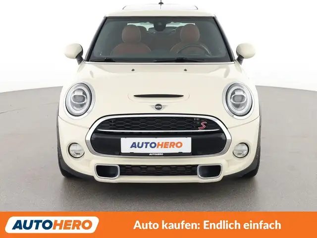Mini Hatch view 9
