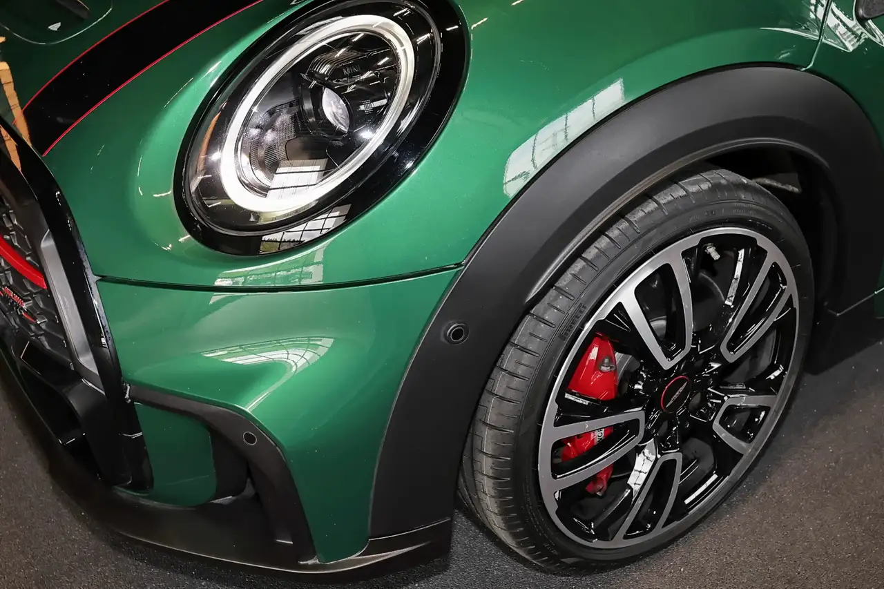 MINI John Cooper Works Cabrio Trim 3