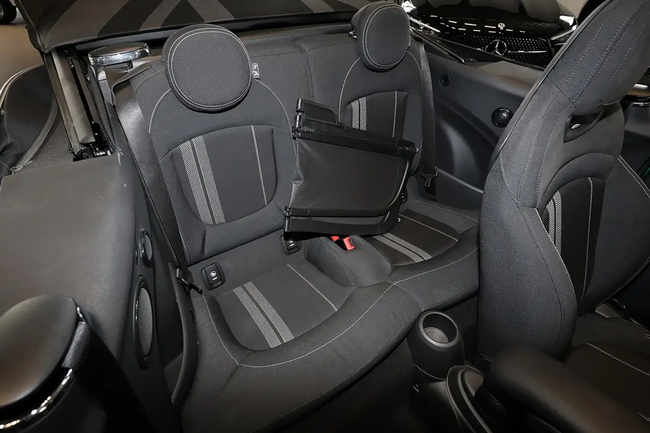 MINI John Cooper Works Cabrio Trim 6