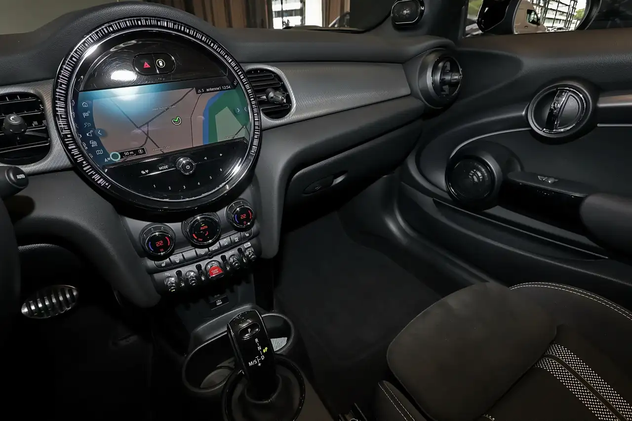 MINI John Cooper Works Cabrio Trim 10