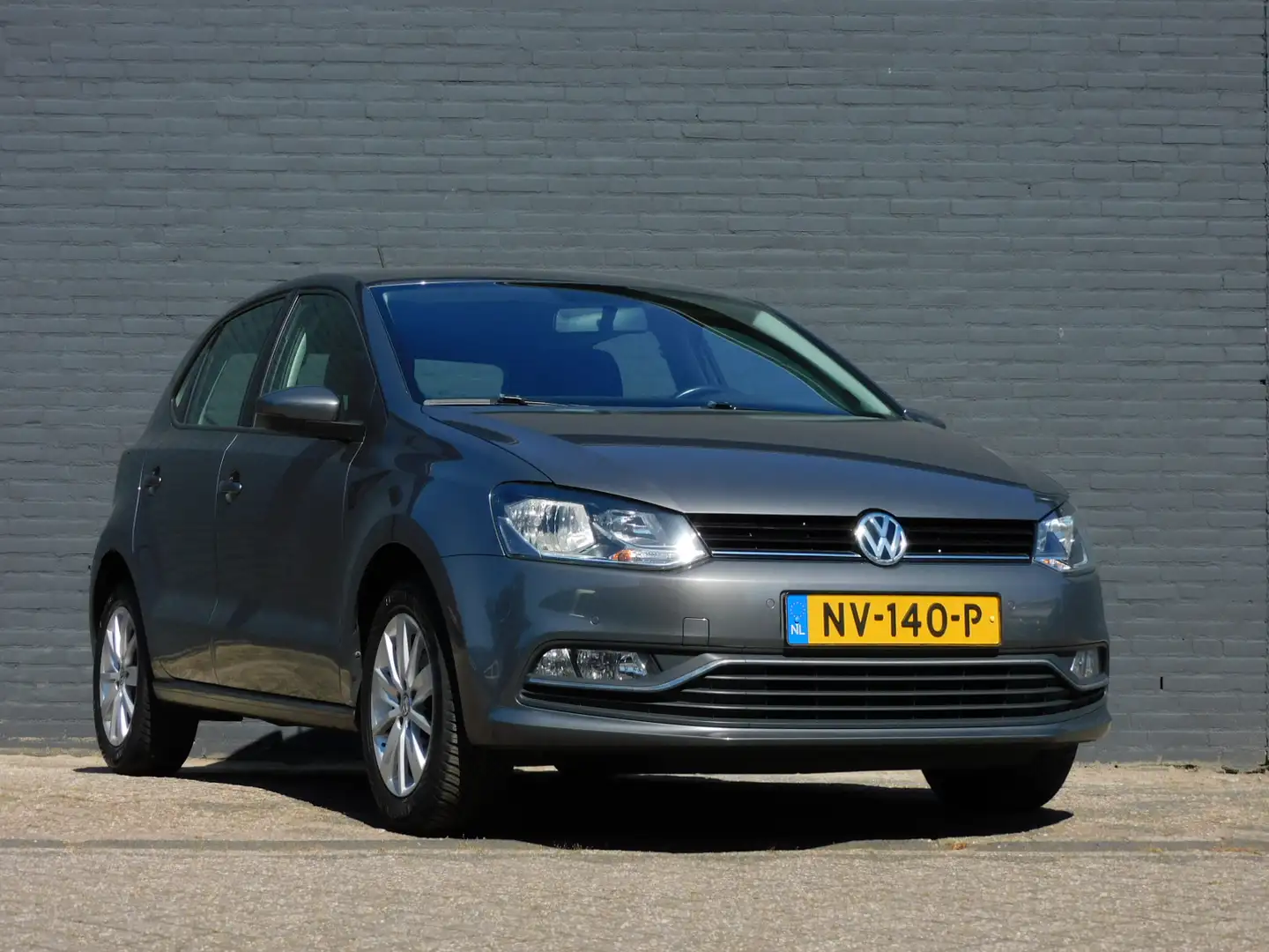 Volkswagen Polo 1.2 TSI Comfortline Business R TOPSTAAT! NAVI! CRU Grijs - 2