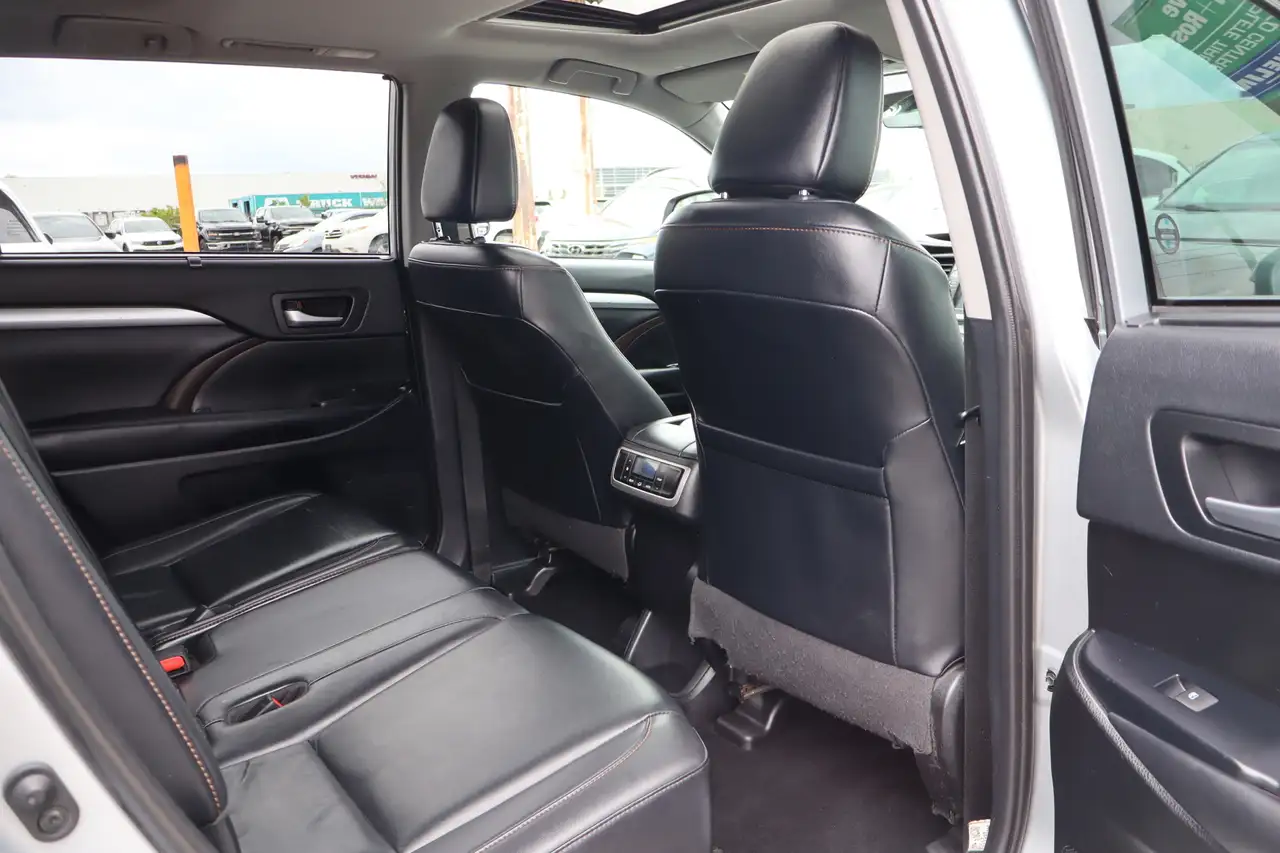 Toyota Highlander снимка Toyota Highlander