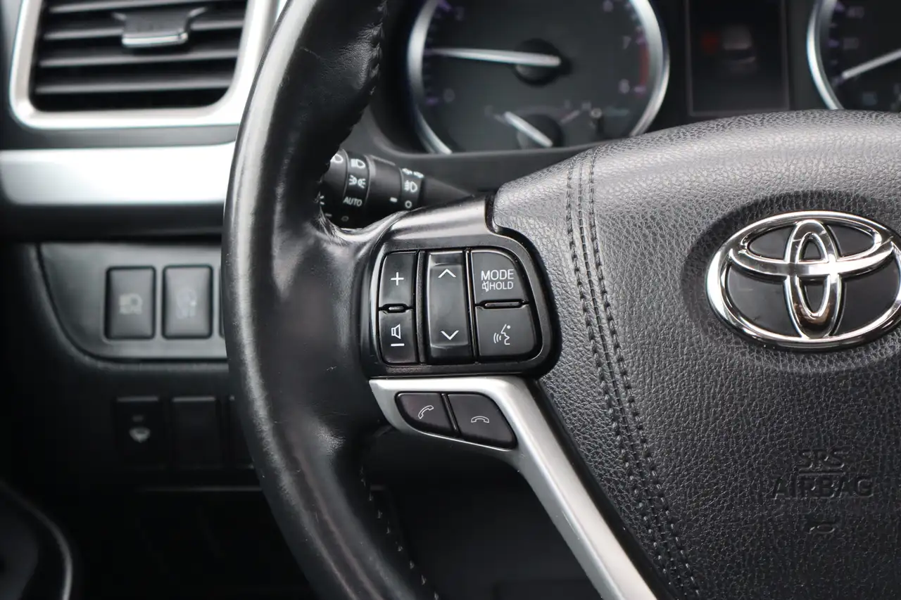 Toyota Highlander снимка Toyota Highlander