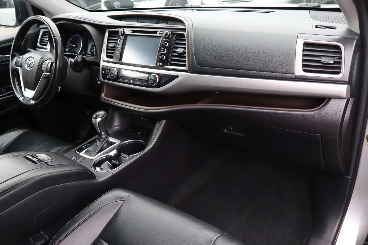Toyota Highlander снимка Toyota Highlander