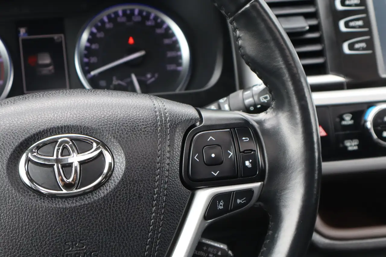 Toyota Highlander снимка Toyota Highlander