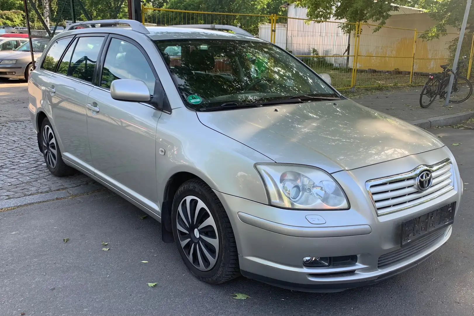 Toyota Avensis 1.8 LPG GAS Anlage.Automatik .1 hand Silber - 1