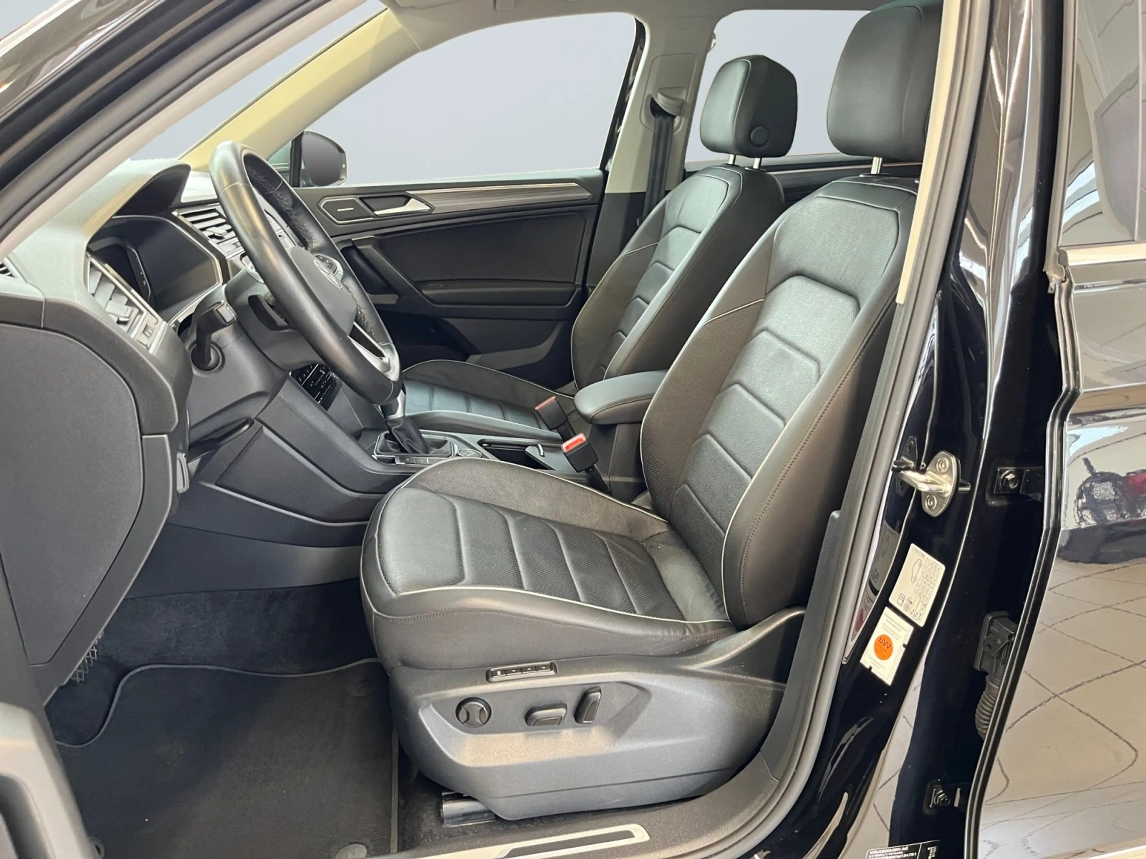 Volkswagen Tiguan Allspace Elegance 2.0 TSI DSG 4x4 7Sitzer — photo 7