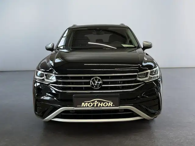 Volkswagen Tiguan Allspace view 6