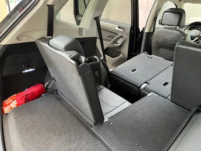 Volkswagen Tiguan Allspace view 18