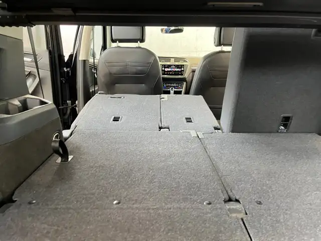 Volkswagen Tiguan Allspace view 17
