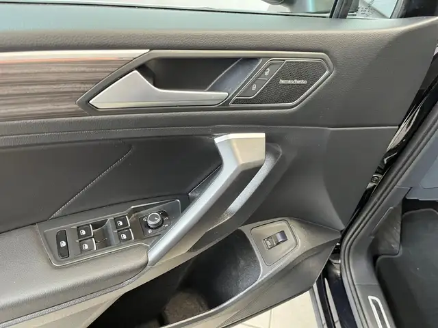 Volkswagen Tiguan Allspace view 21