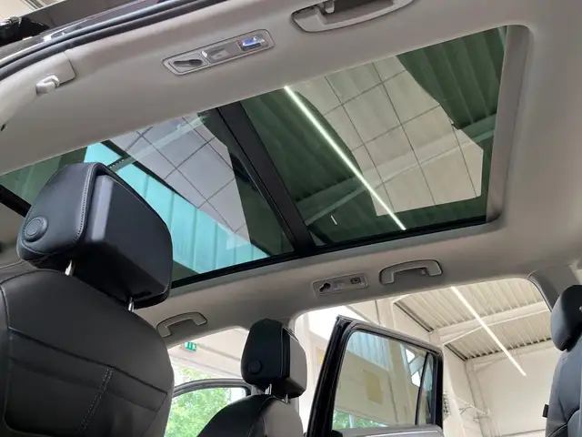 Volkswagen Tiguan Allspace view 16
