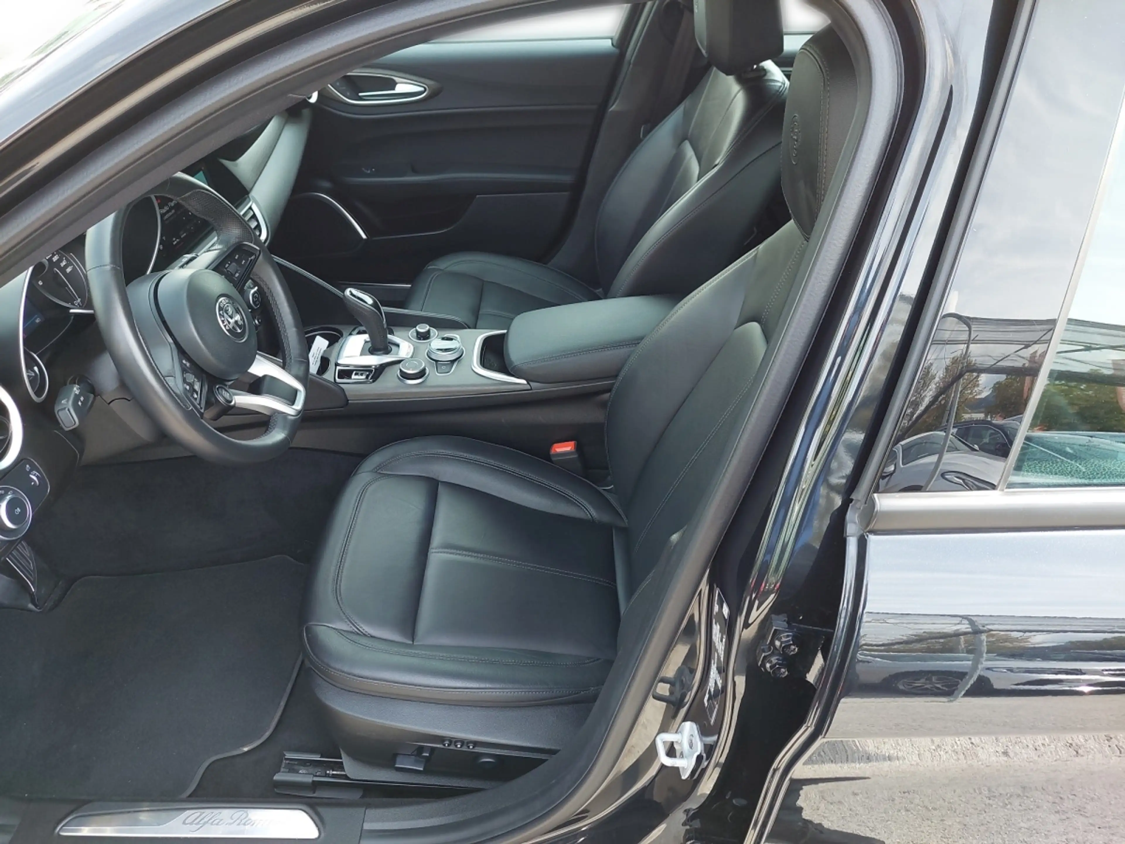Alfa Romeo Giulia Ti 2.0 280 AT8 Q4 — photo 5