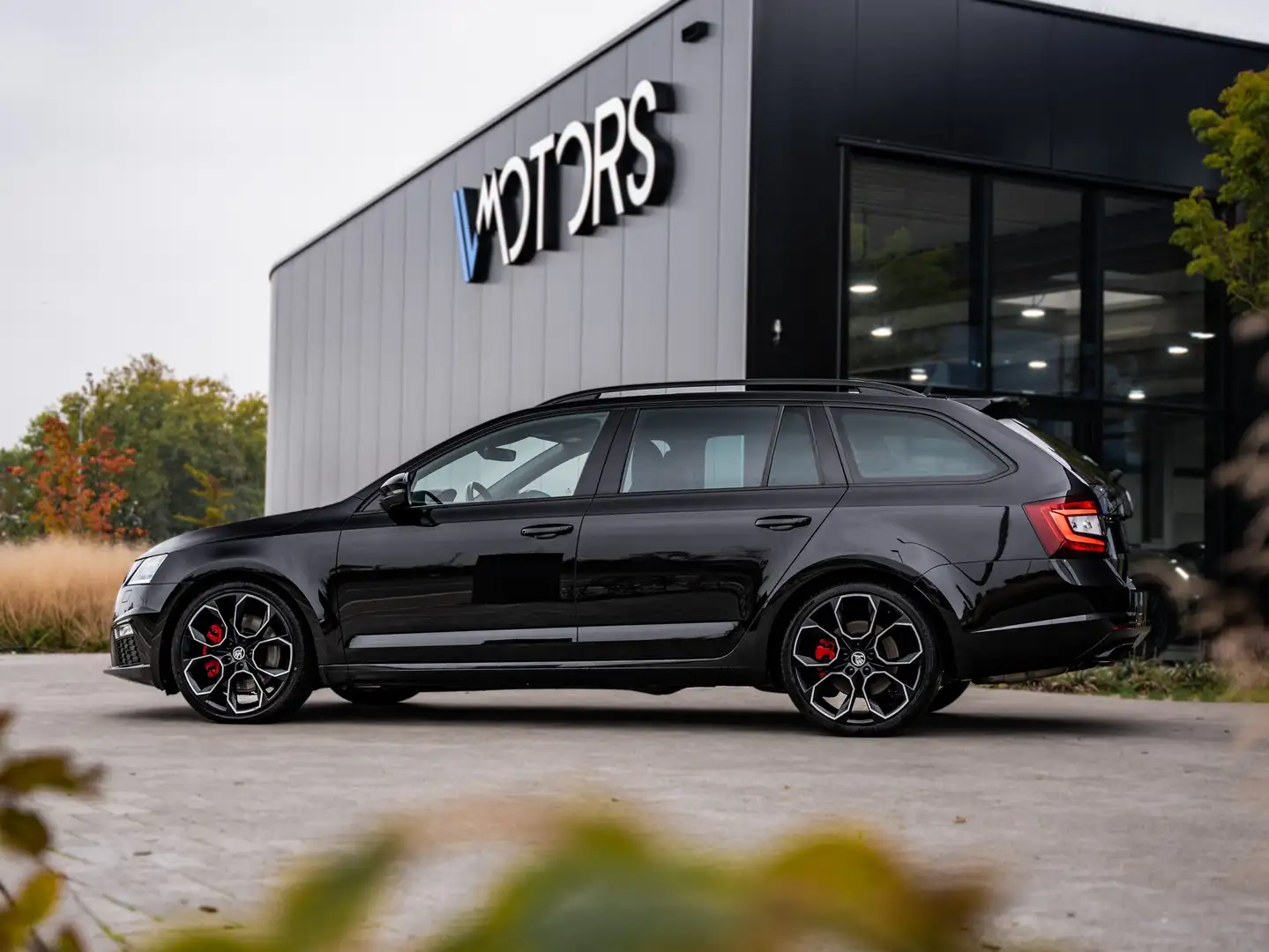 Skoda Octavia Octavia Combi 2.0 TSI DSG RS - ACC - trekhaak Zwart - 2