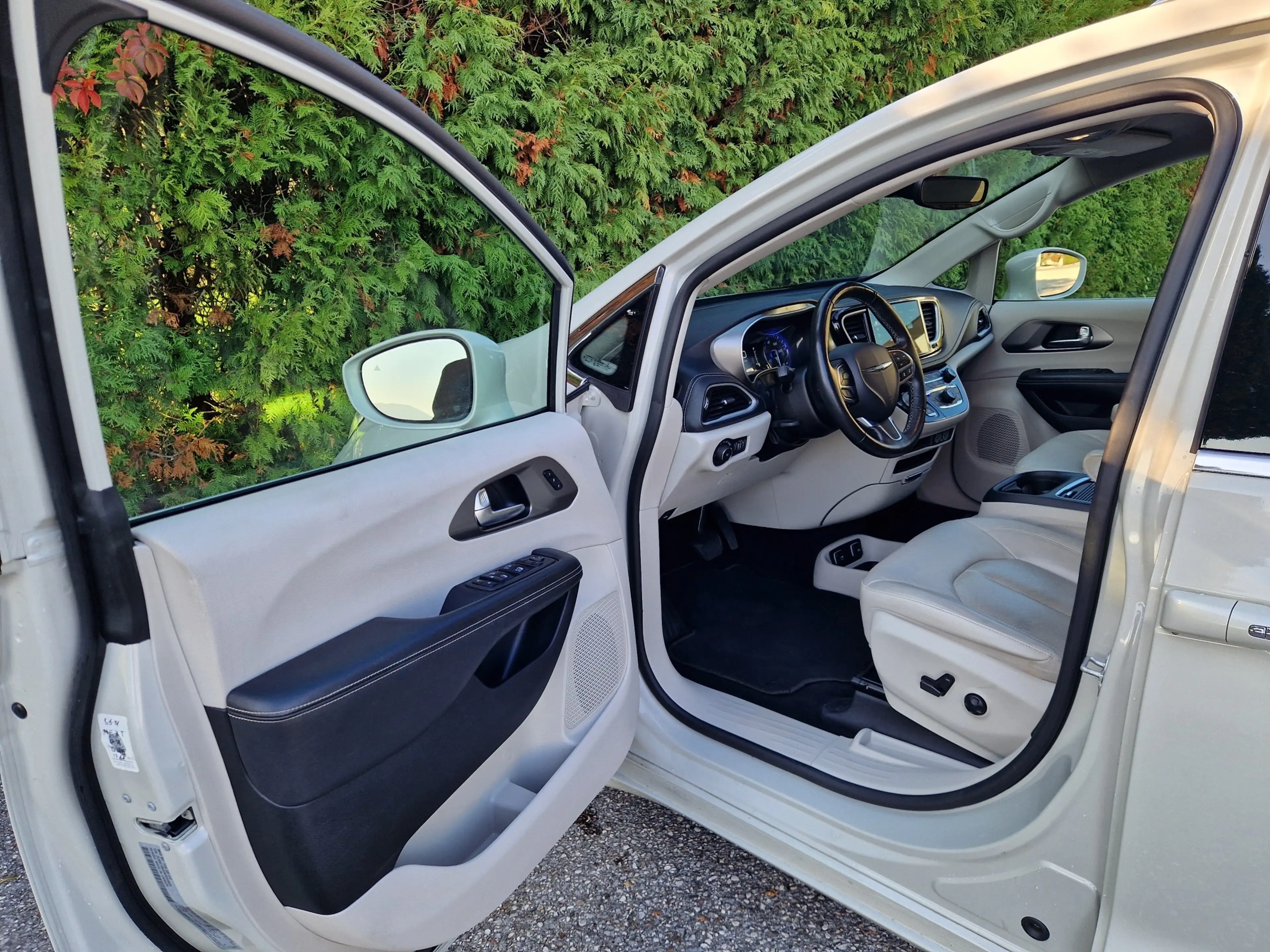 Chrysler Pacifica 3.6 Facelift — photo 9