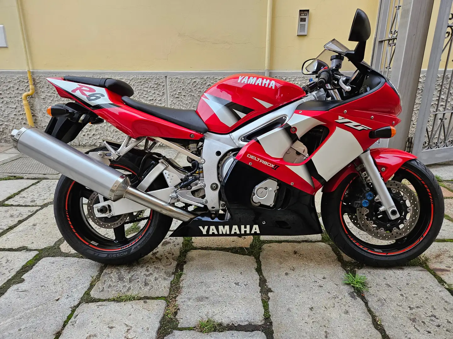 Yamaha YZF-R6 Roşu - 1