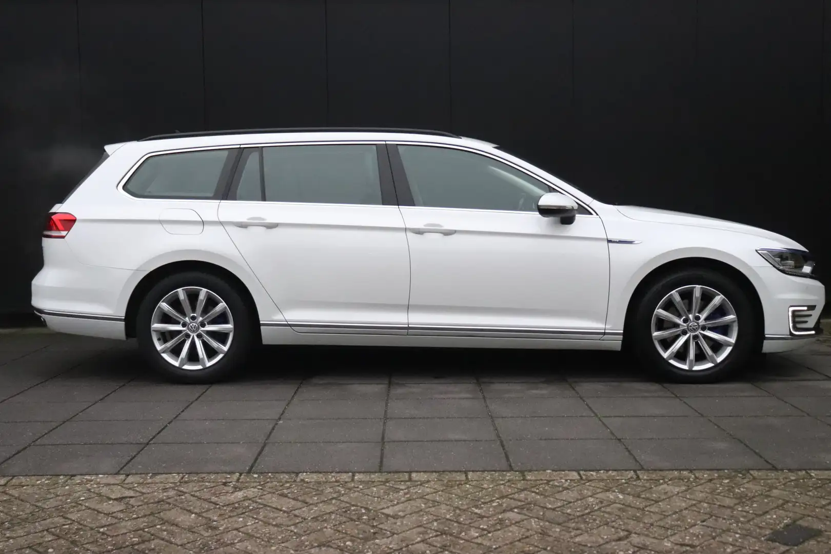 Volkswagen Passat Variant 1.4 TSI GTE Highline | TREKHAAK | NAVI | CLIMATE | Wit - 2