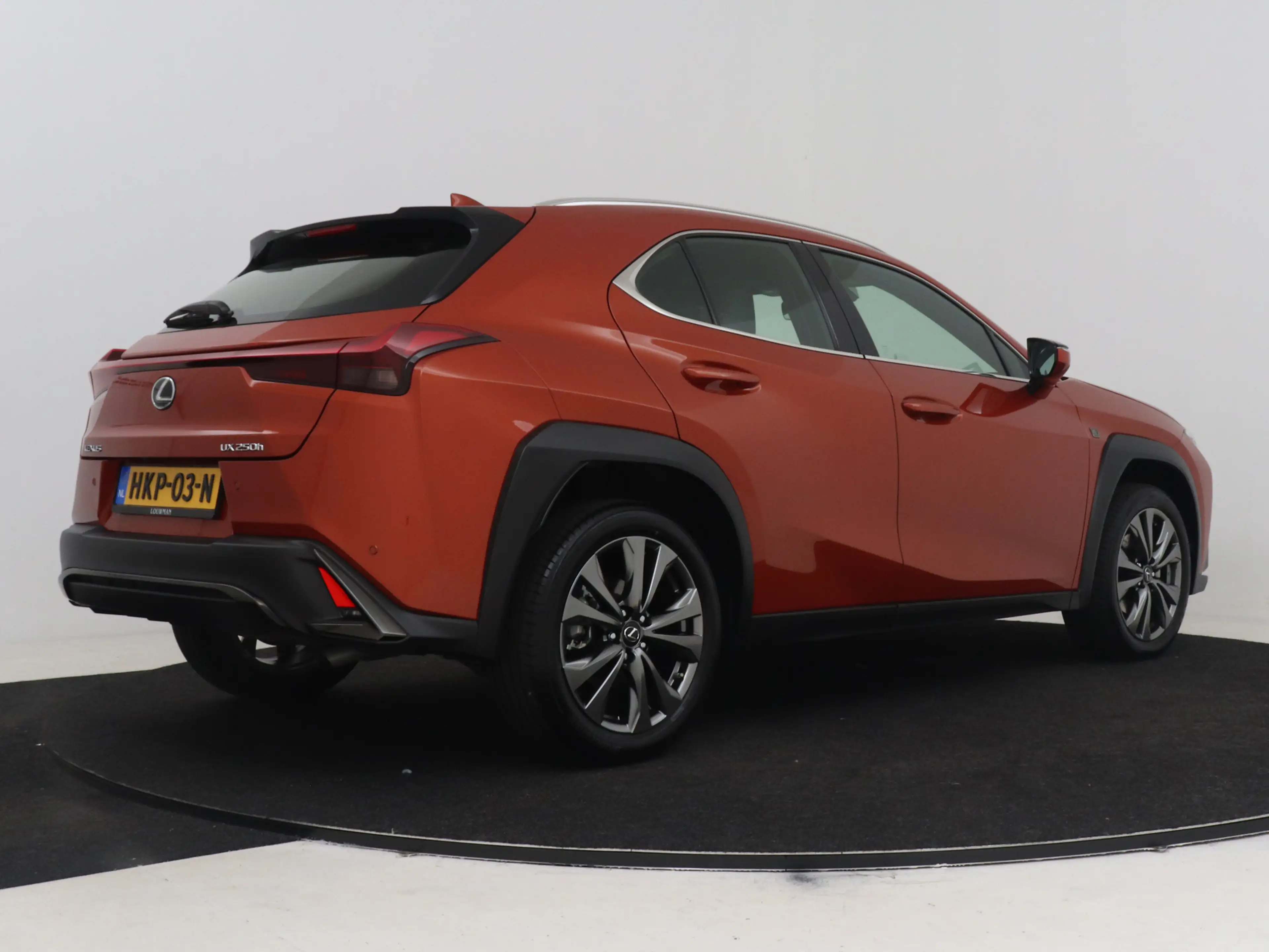Lexus UX 250h F Sport Line — photo 2