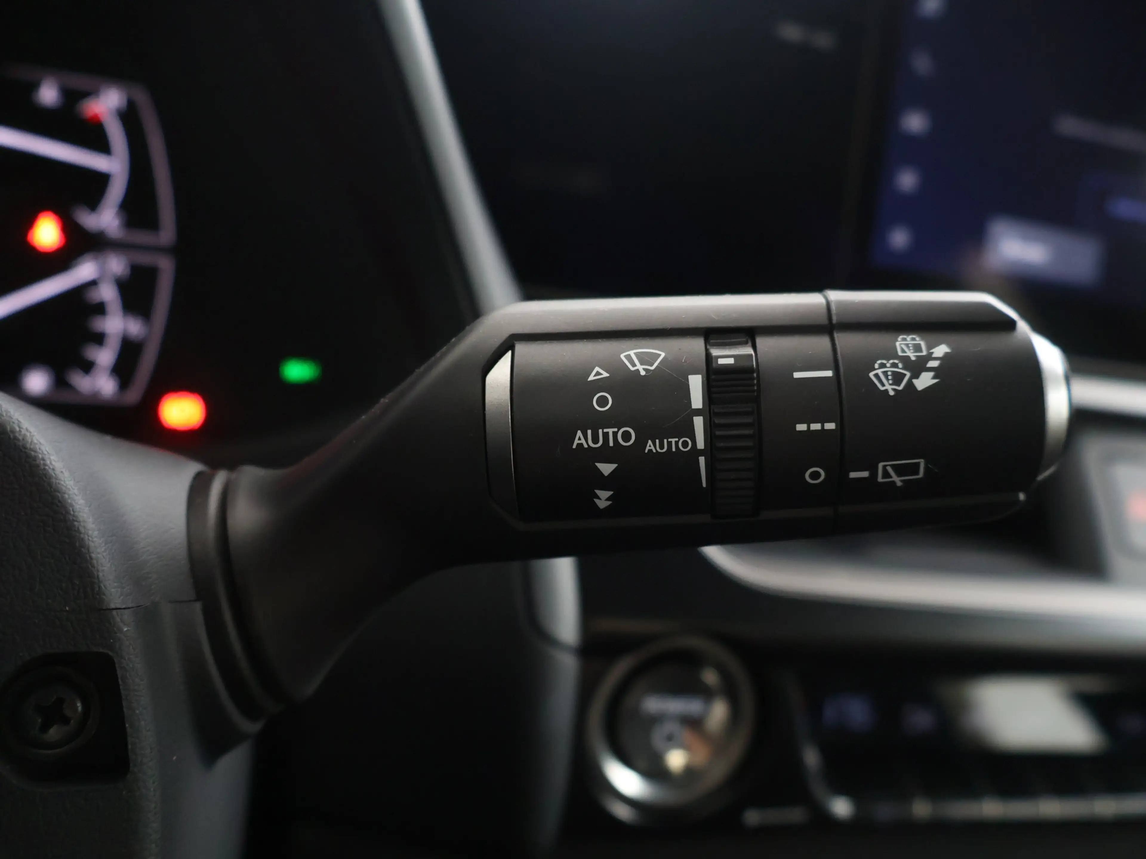 Lexus UX 250h F Sport Line — photo 10