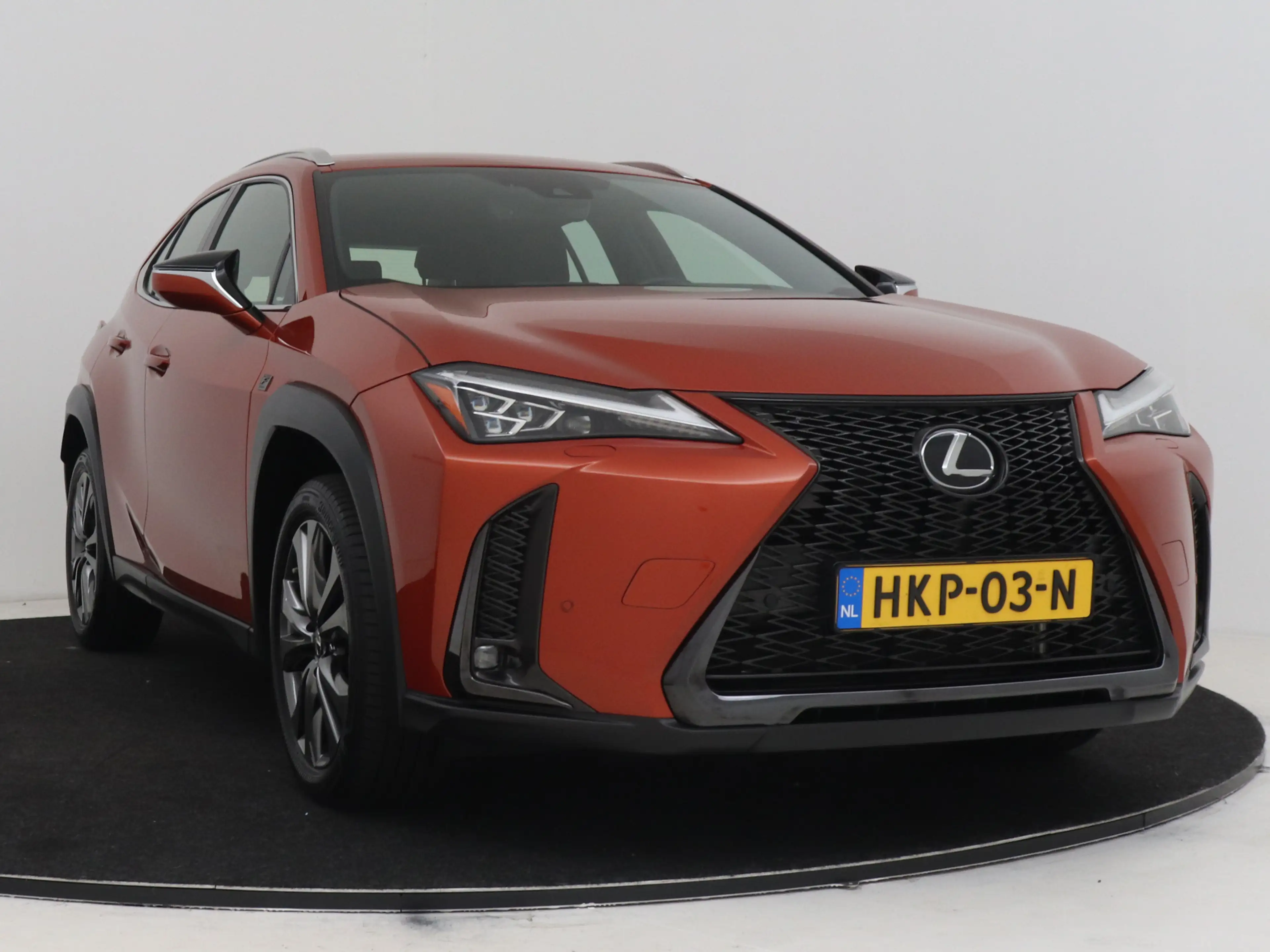 Lexus UX 250h F Sport Line — photo 15