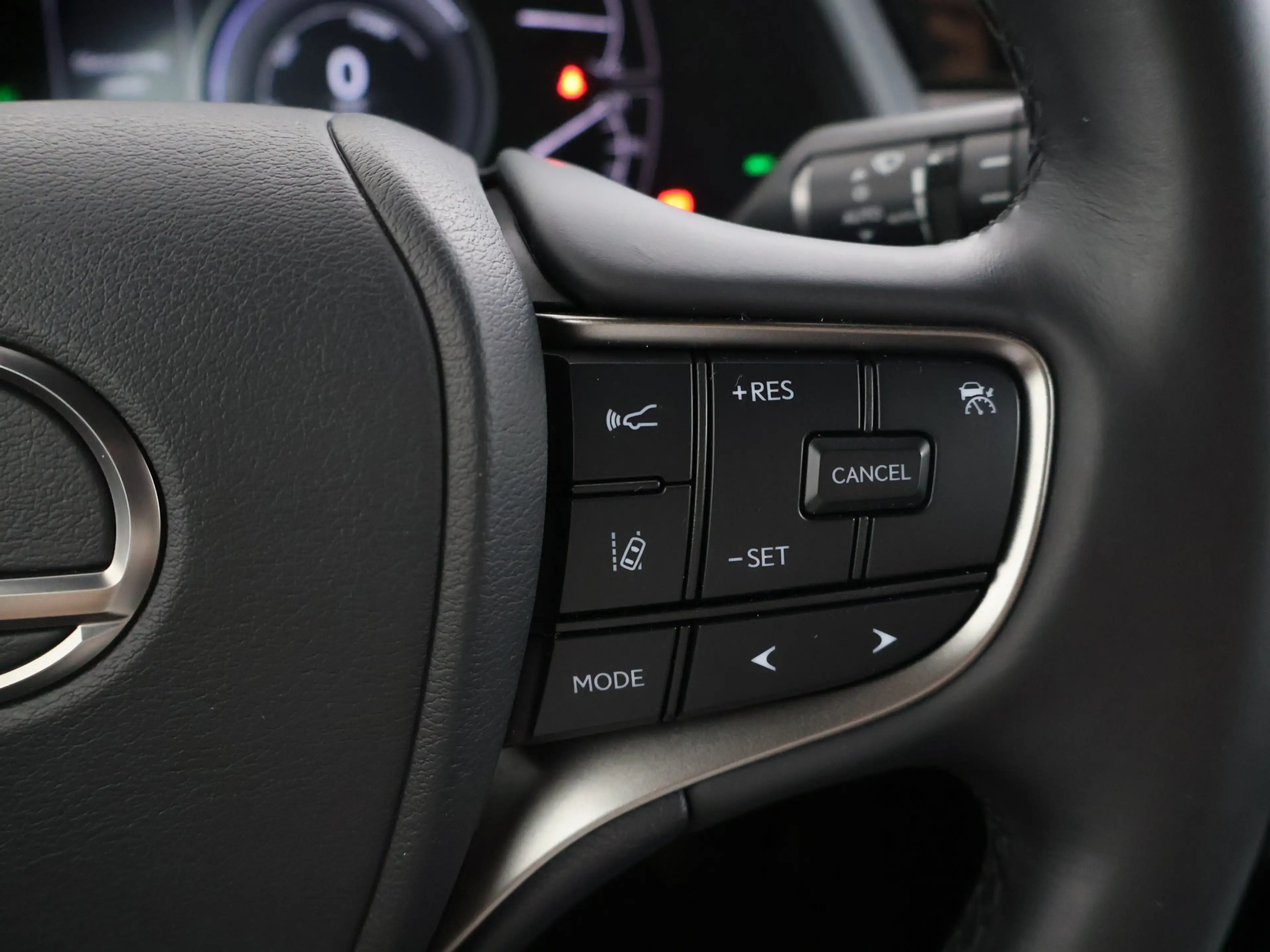 Lexus UX 250h F Sport Line — photo 9
