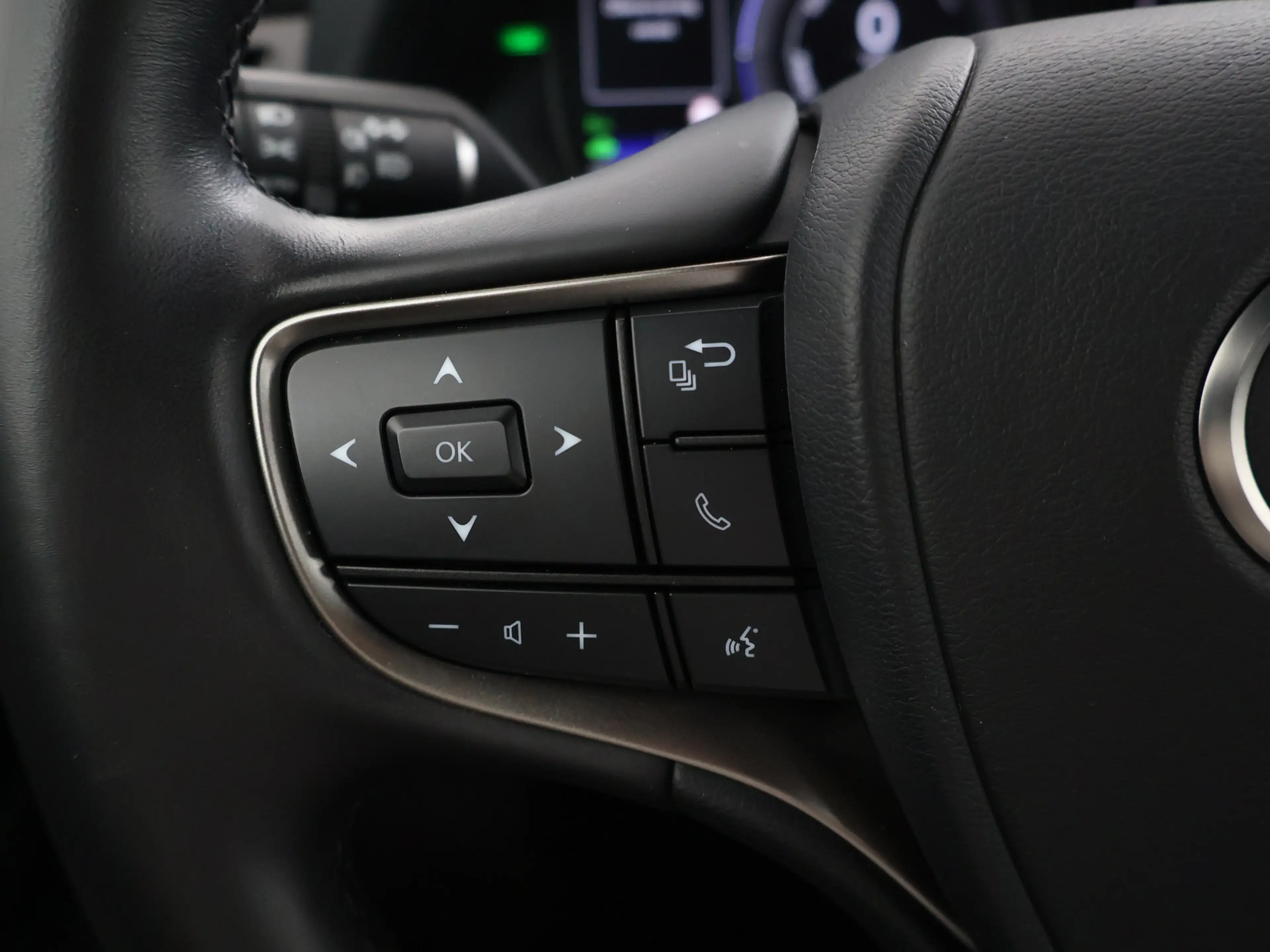Lexus UX 250h F Sport Line — photo 8