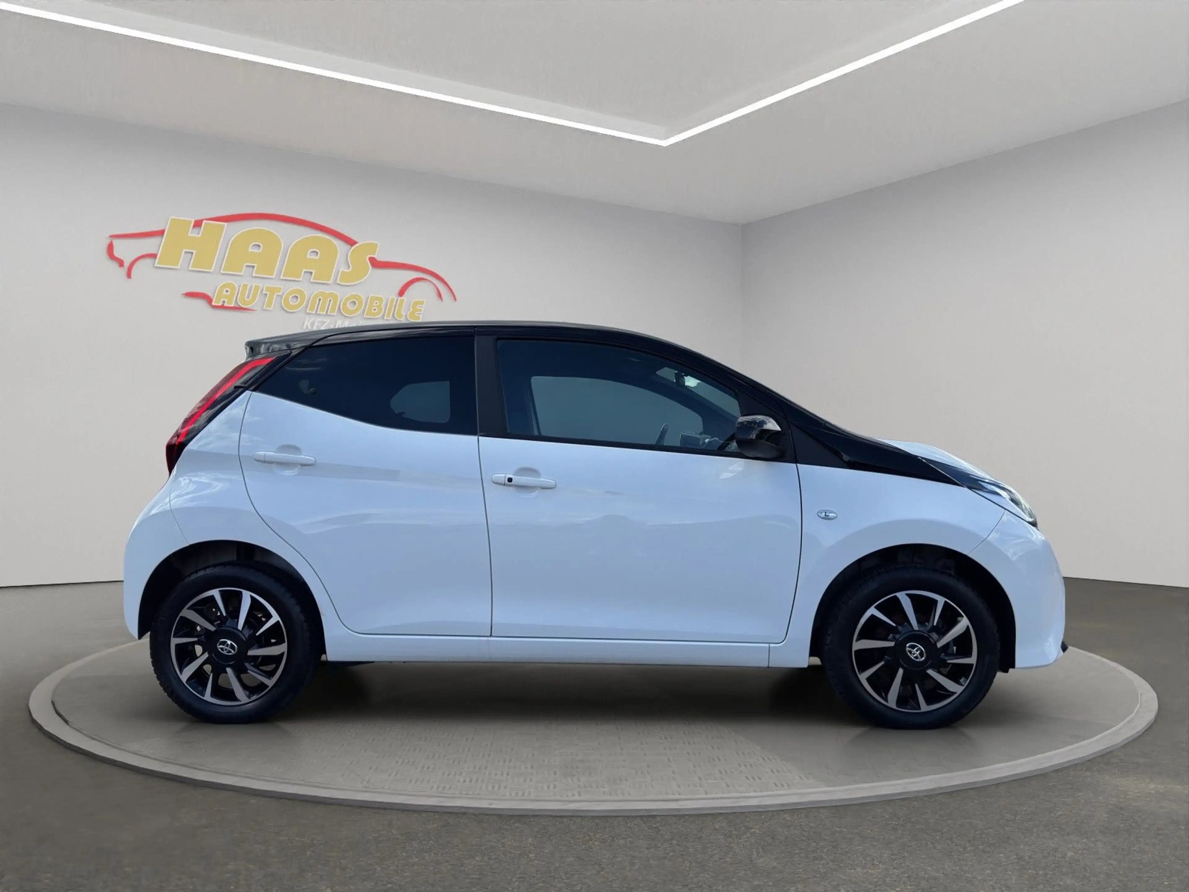 Toyota Aygo AYGO x-final *Kamera*Full-Link*Klimatronic* — photo 4