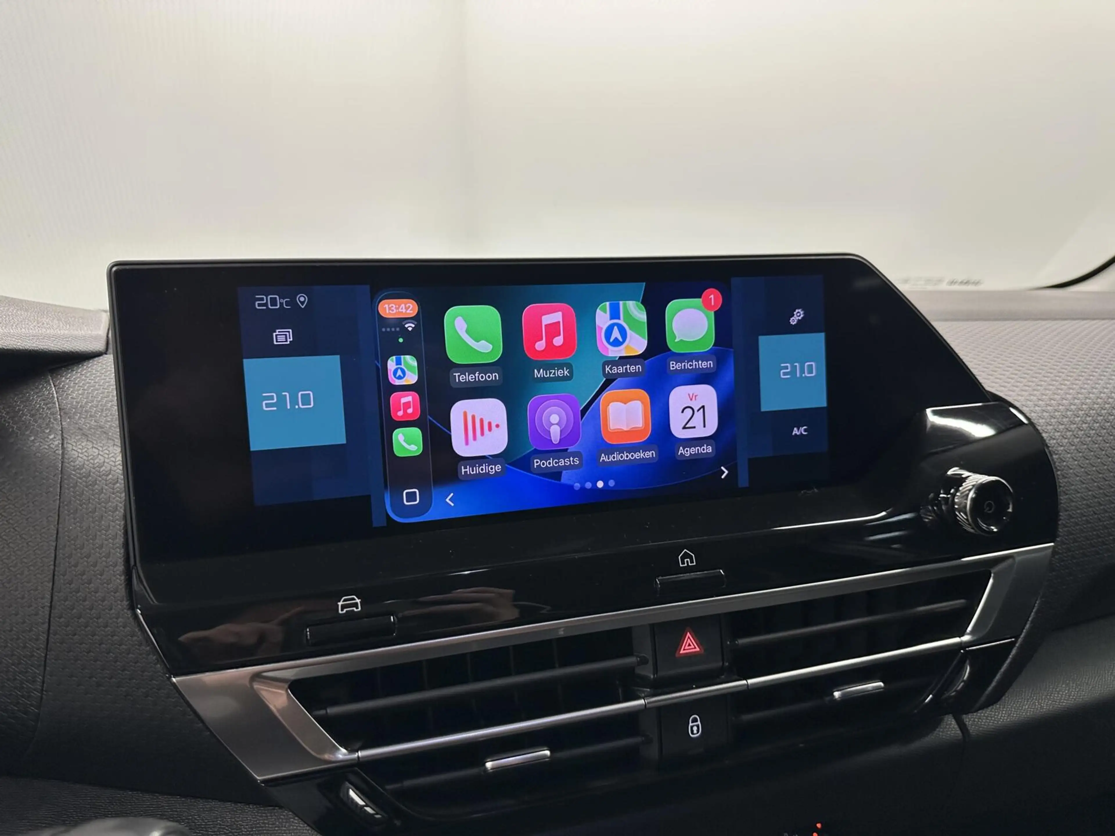 Citroen E-C4 Electric Feel Pack 50 kWh CARPLAY CAMERA NAVI CRUISE ECC LM — photo 39