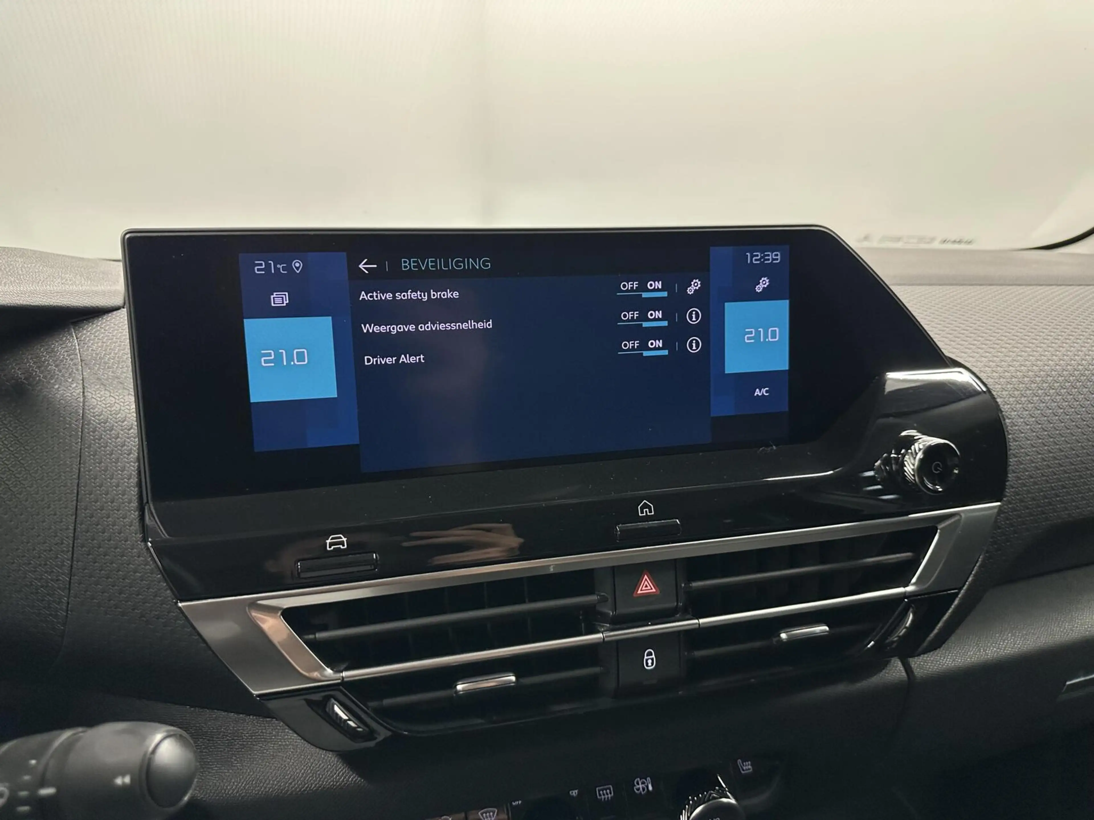 Citroen E-C4 Electric Feel Pack 50 kWh CARPLAY CAMERA NAVI CRUISE ECC LM — photo 36