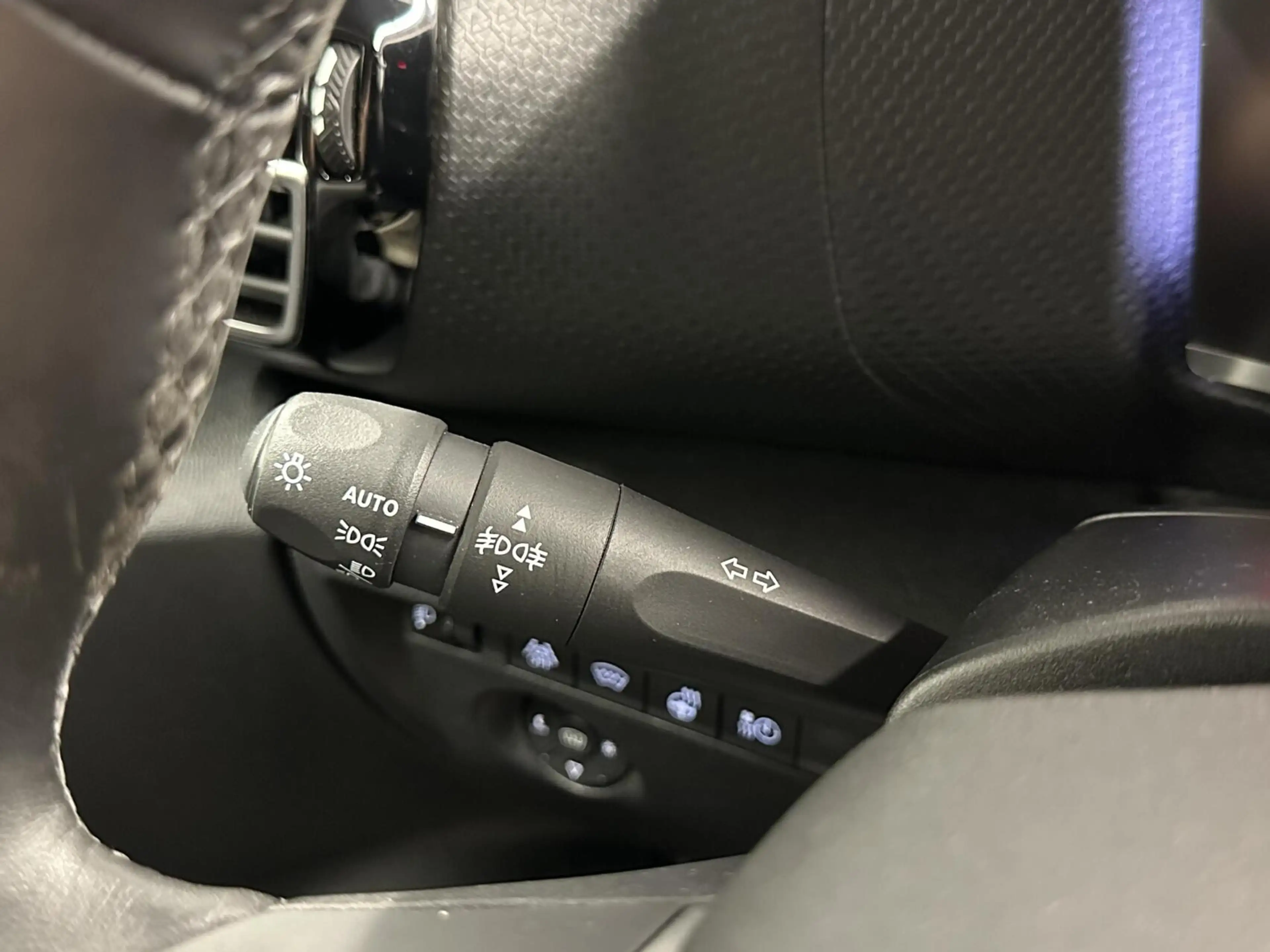 Citroen E-C4 Electric Feel Pack 50 kWh CARPLAY CAMERA NAVI CRUISE ECC LM — photo 23