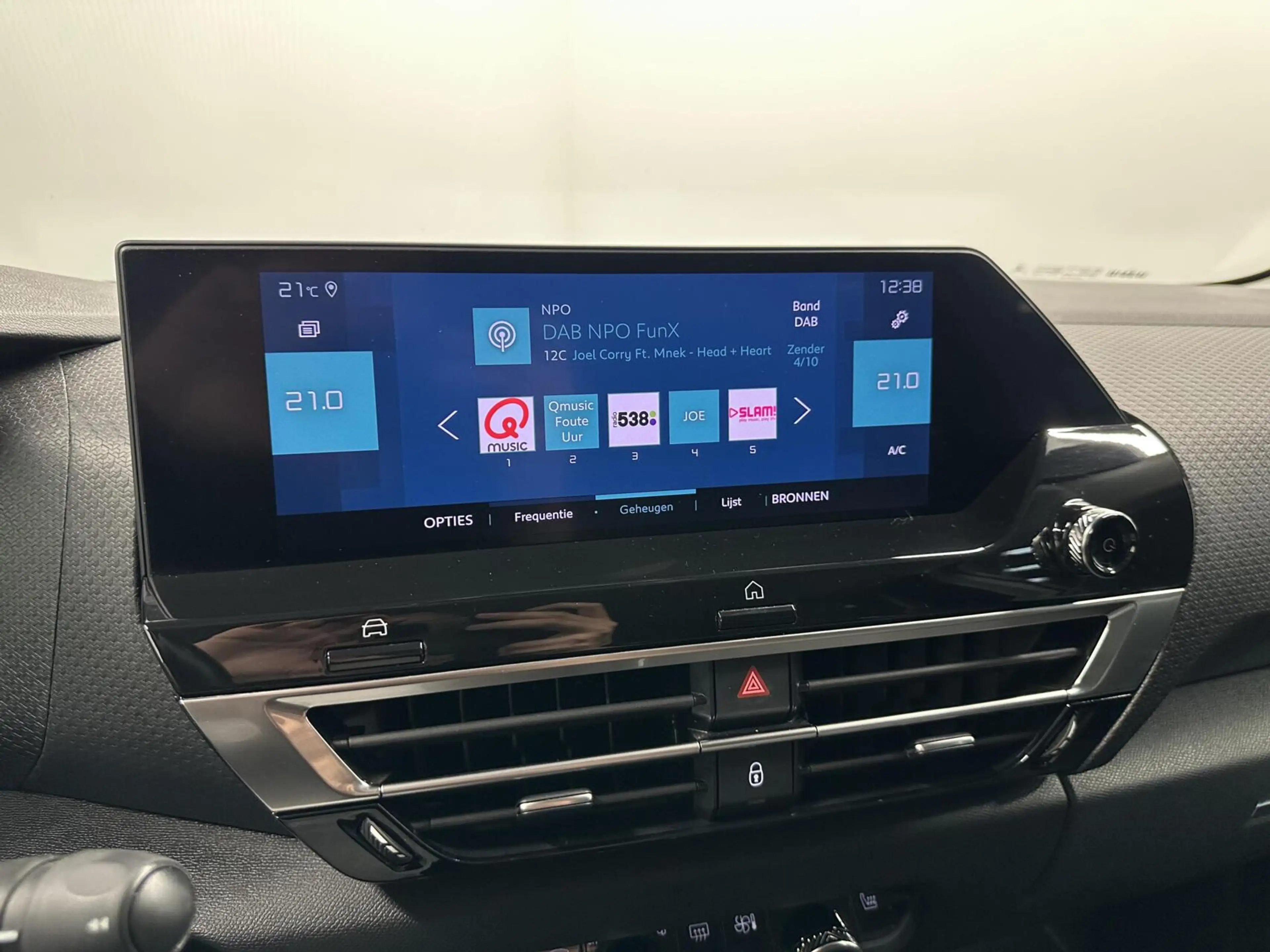 Citroen E-C4 Electric Feel Pack 50 kWh CARPLAY CAMERA NAVI CRUISE ECC LM — photo 31