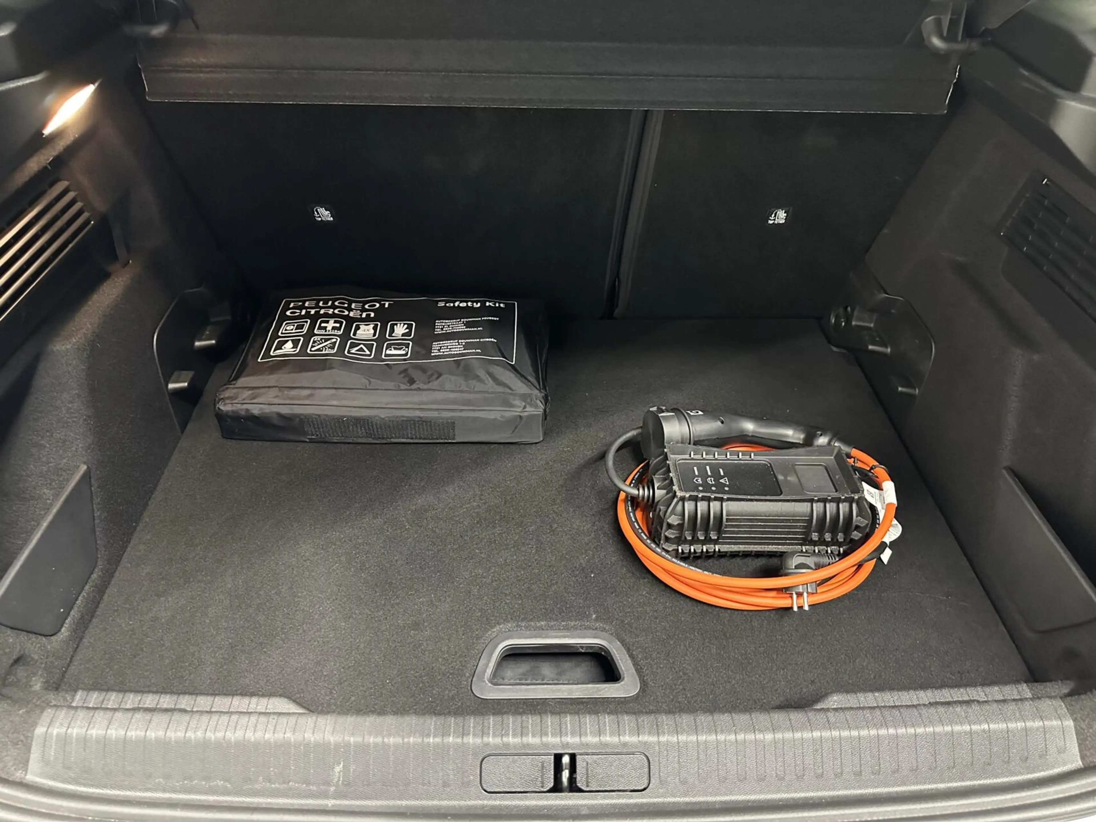 Citroen E-C4 Electric Feel Pack 50 kWh CARPLAY CAMERA NAVI CRUISE ECC LM — photo 45