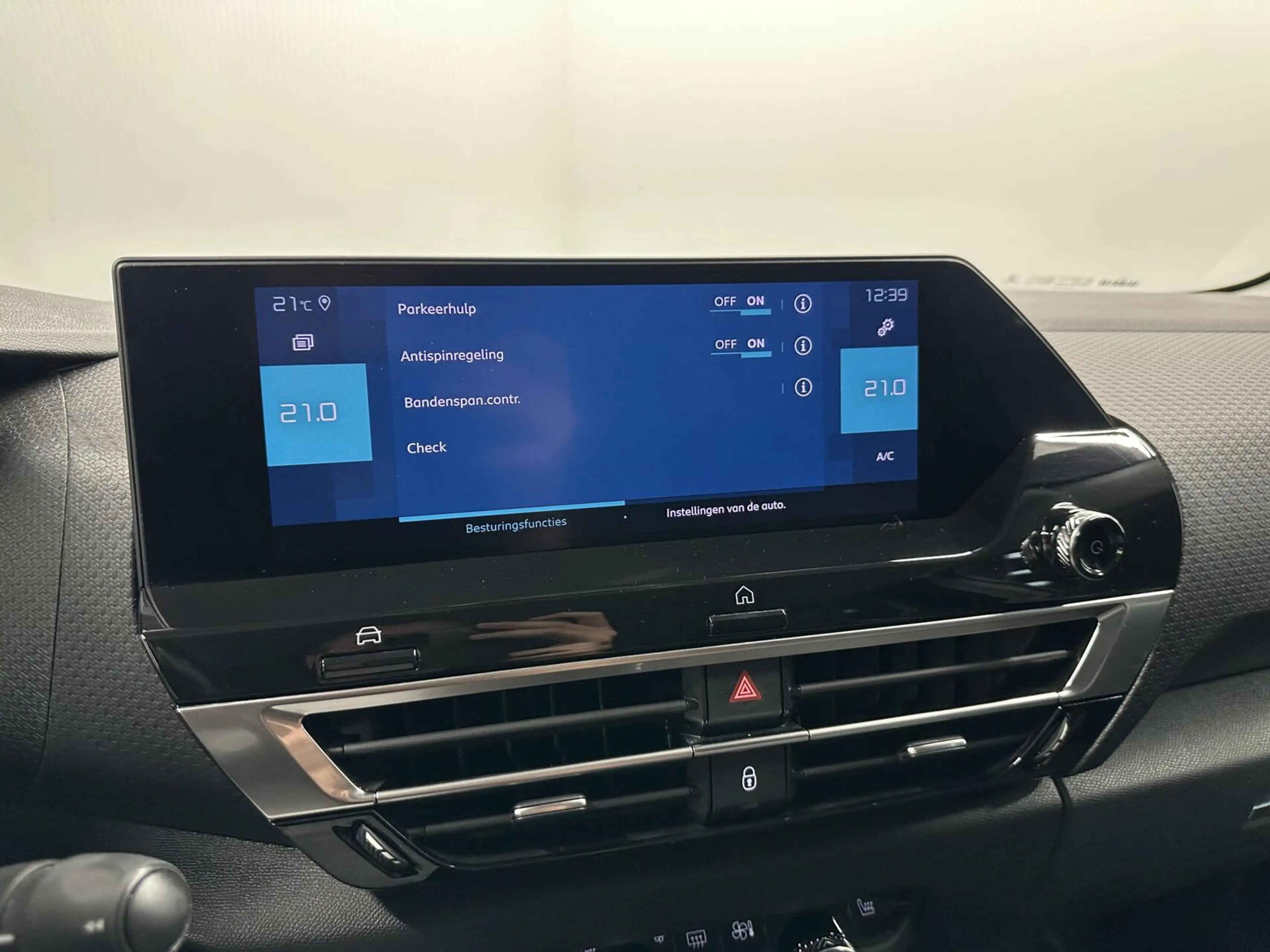 Citroen E-C4 Electric Feel Pack 50 kWh CARPLAY CAMERA NAVI CRUISE ECC LM — photo 33