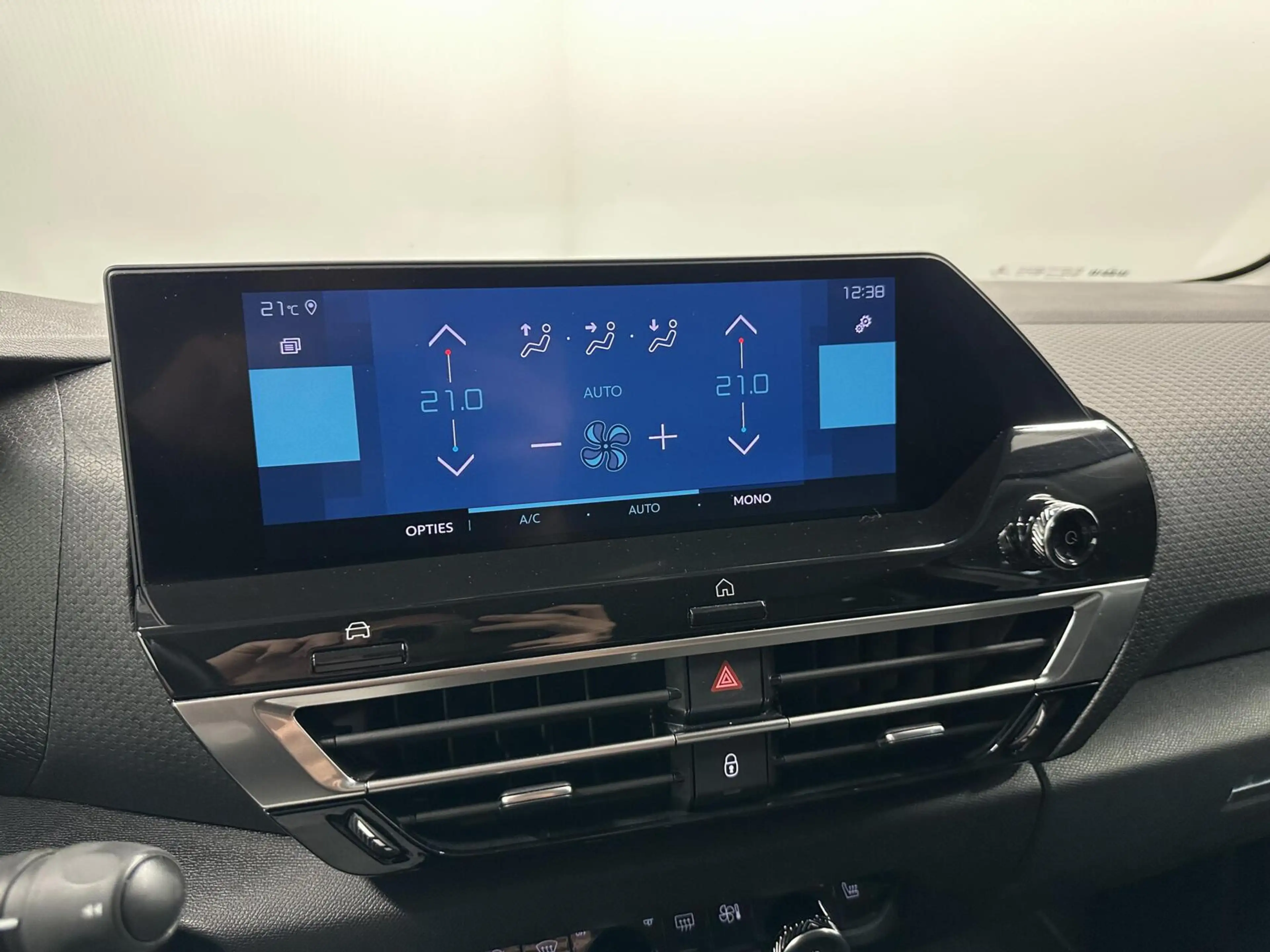 Citroen E-C4 Electric Feel Pack 50 kWh CARPLAY CAMERA NAVI CRUISE ECC LM — photo 32