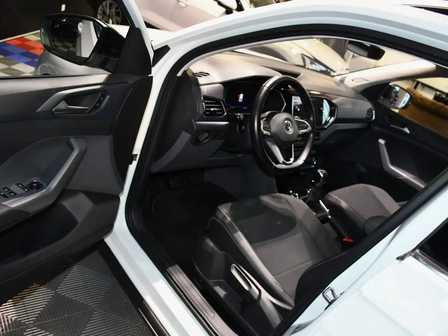 Volkswagen T-Cross First édition 1.0 TSI 115 BVM6 GPS Virtual Front Caméra Beats Audio ACC JA 18 Blanc - 2