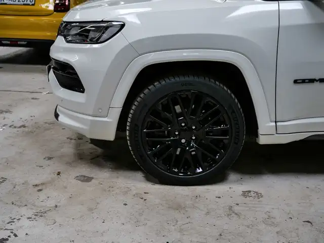 Jeep Compass view 4