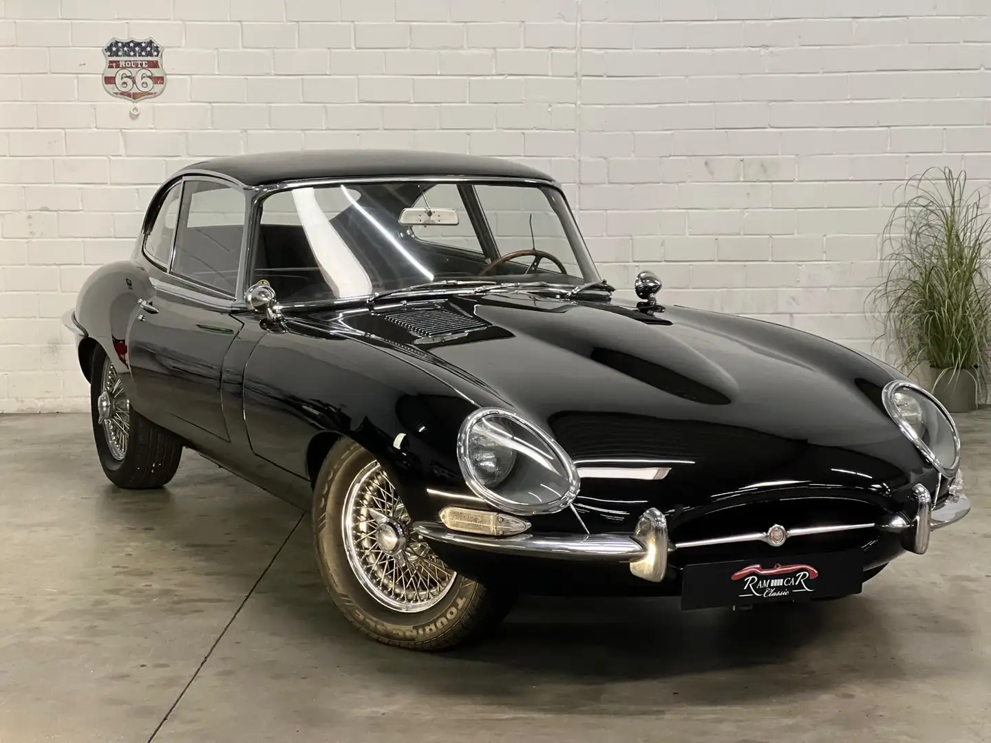 Jaguar E-Type Serie 1 4.2 Coupe 2+2 "matching numbers" H-Zulassu Noir - 1