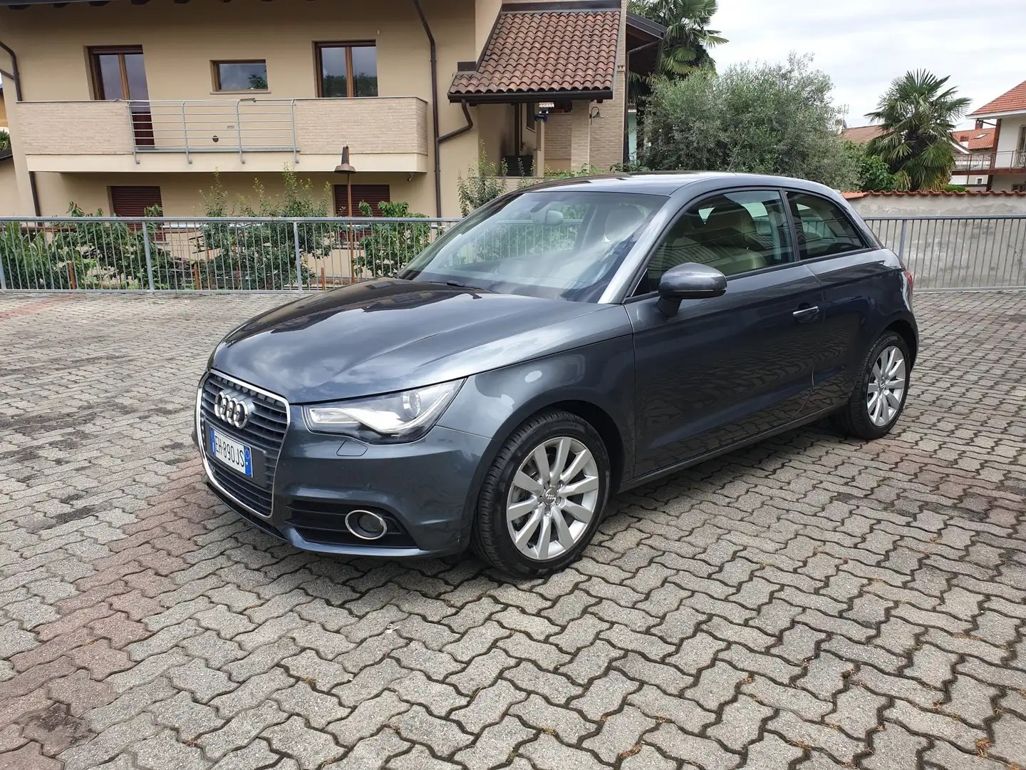 Audi A1 A1 1.4 tfsi Attraction 122cv Gris - 1