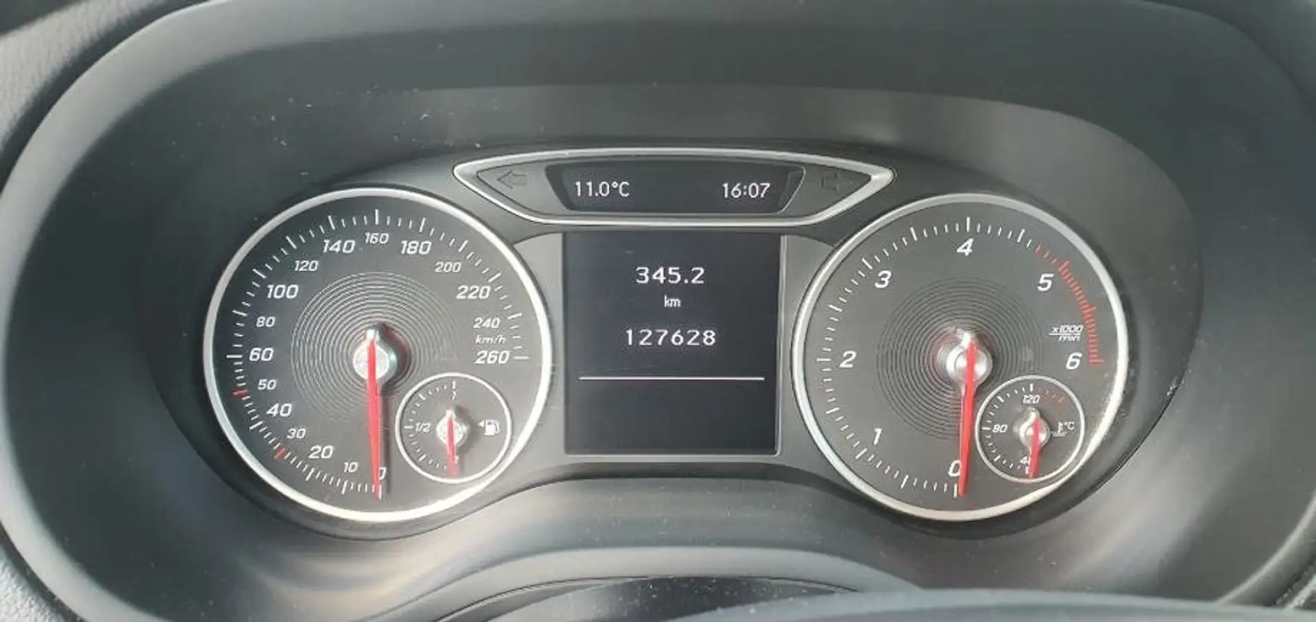 Mercedes-Benz B 180 *KEYLESS*KAMERA* Gris - 2