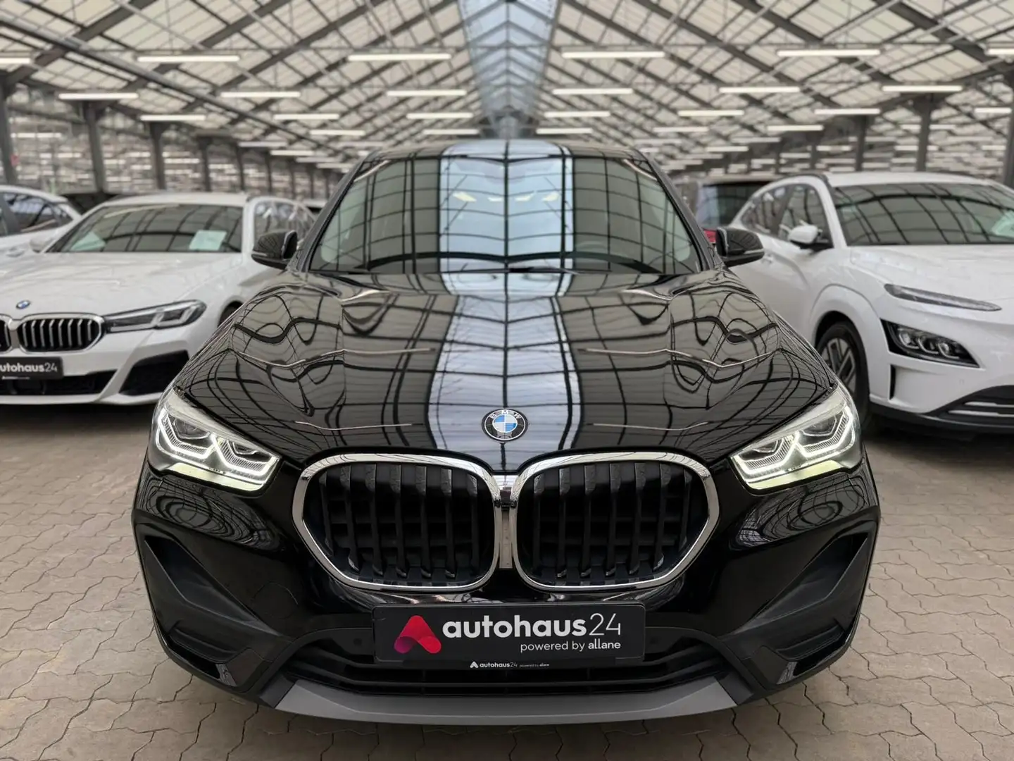 BMW X1 sDrive18d Advantage LED|Kamera|ParkPilot Schwarz - 2