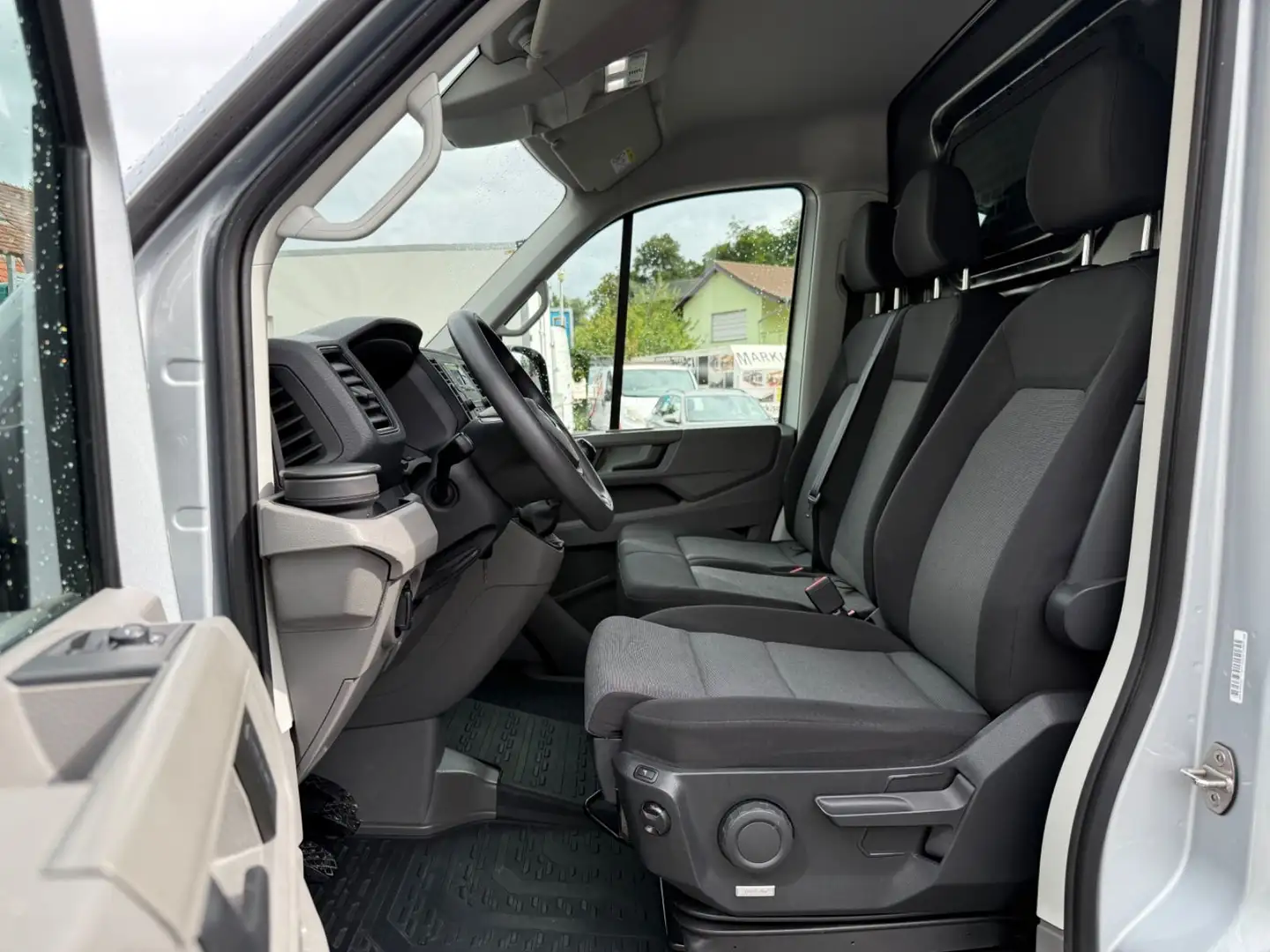 Volkswagen Crafter CRAFTER KLIMA PDC ESP SITZHEIZUNG MASSAGE 140 PS Argent - 2