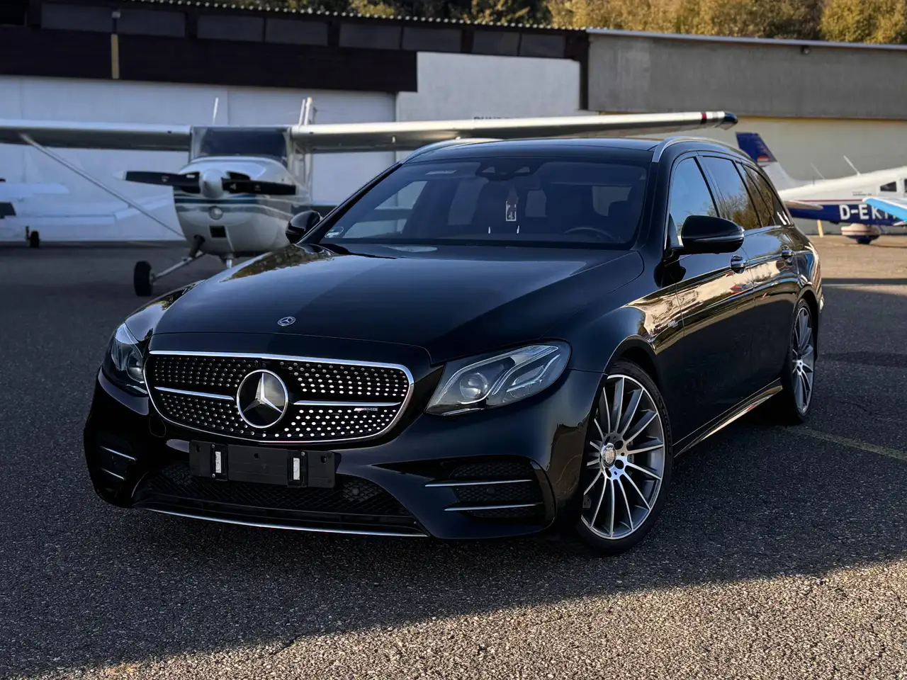 2017 Mercedes-Benz E 43 AMG E-Klasse T-Modell 4Matic T 9G-TRONIC, photograph 1