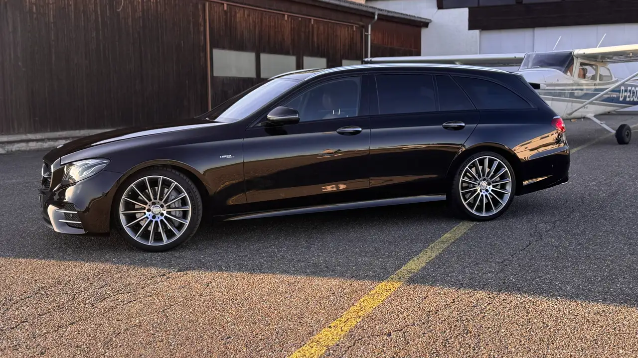 2017 Mercedes-Benz E 43 AMG E-Klasse T-Modell 4Matic T 9G-TRONIC, photograph 3