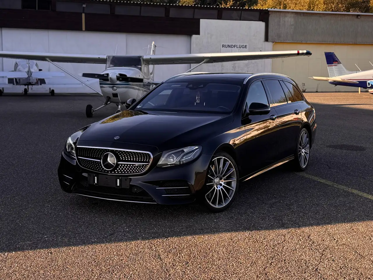 2017 Mercedes-Benz E 43 AMG E-Klasse T-Modell 4Matic T 9G-TRONIC, photograph 2