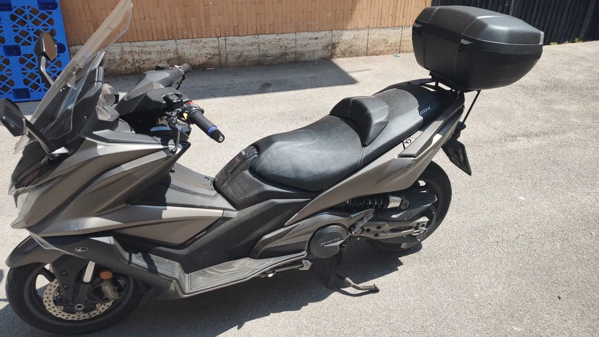 Kymco AK 550 Grau - 2