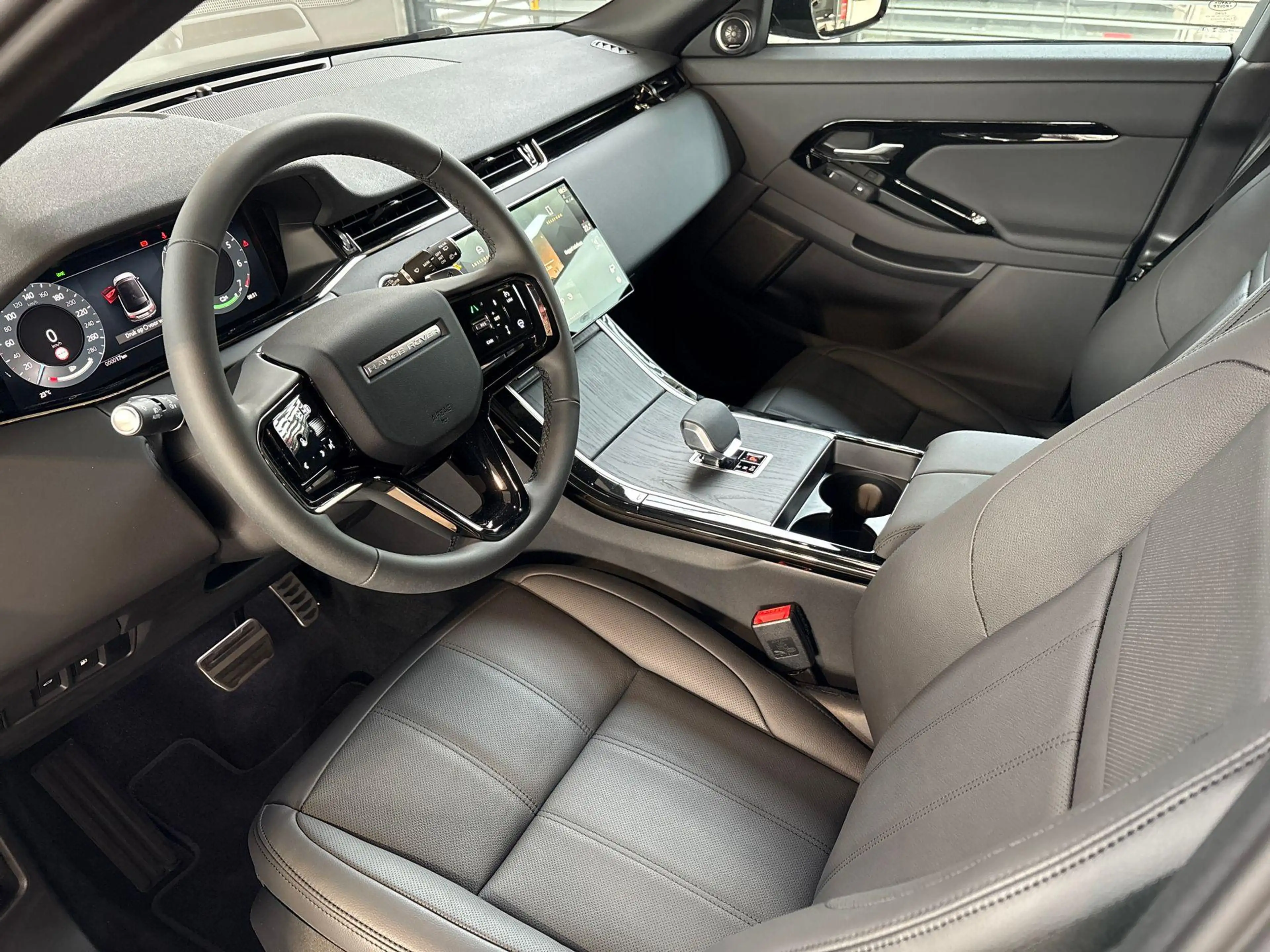 Land Rover Range Rover Evoque P270e AWD DYNAMIC SE -PANO.DAK|20"LM|BLACK PACK|CO — photo 3