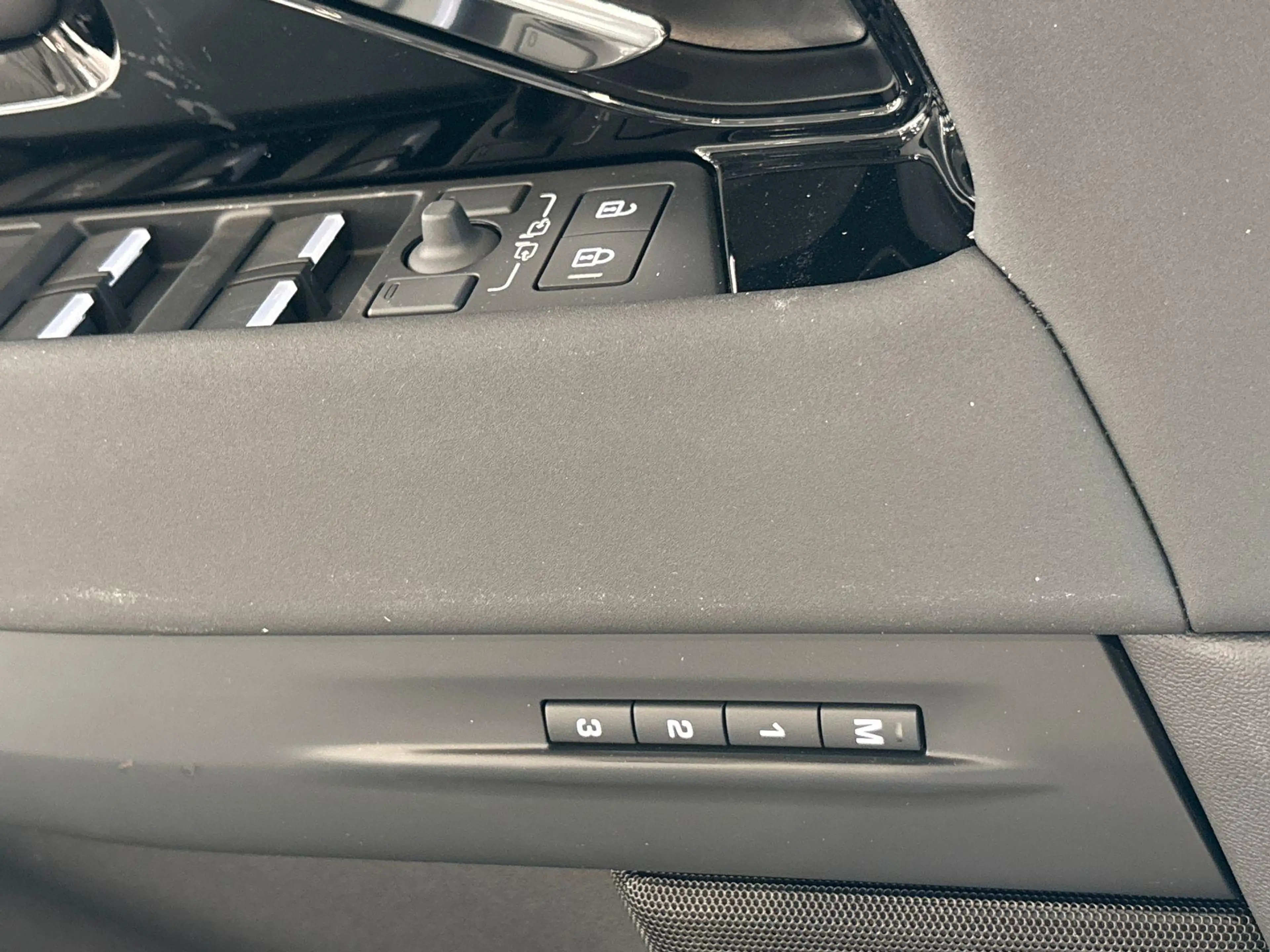 Land Rover Range Rover Evoque P270e AWD DYNAMIC SE -PANO.DAK|20"LM|BLACK PACK|CO — photo 12