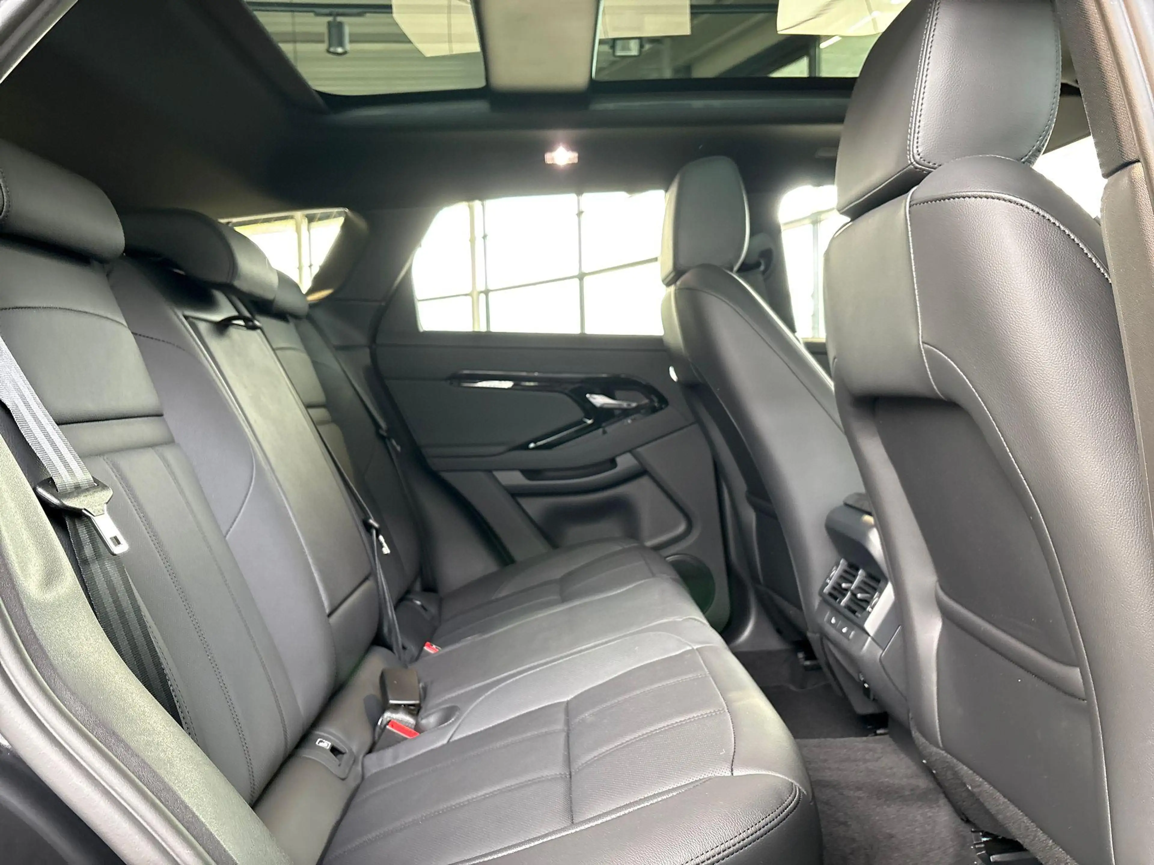 Land Rover Range Rover Evoque P270e AWD DYNAMIC SE -PANO.DAK|20"LM|BLACK PACK|CO — photo 5