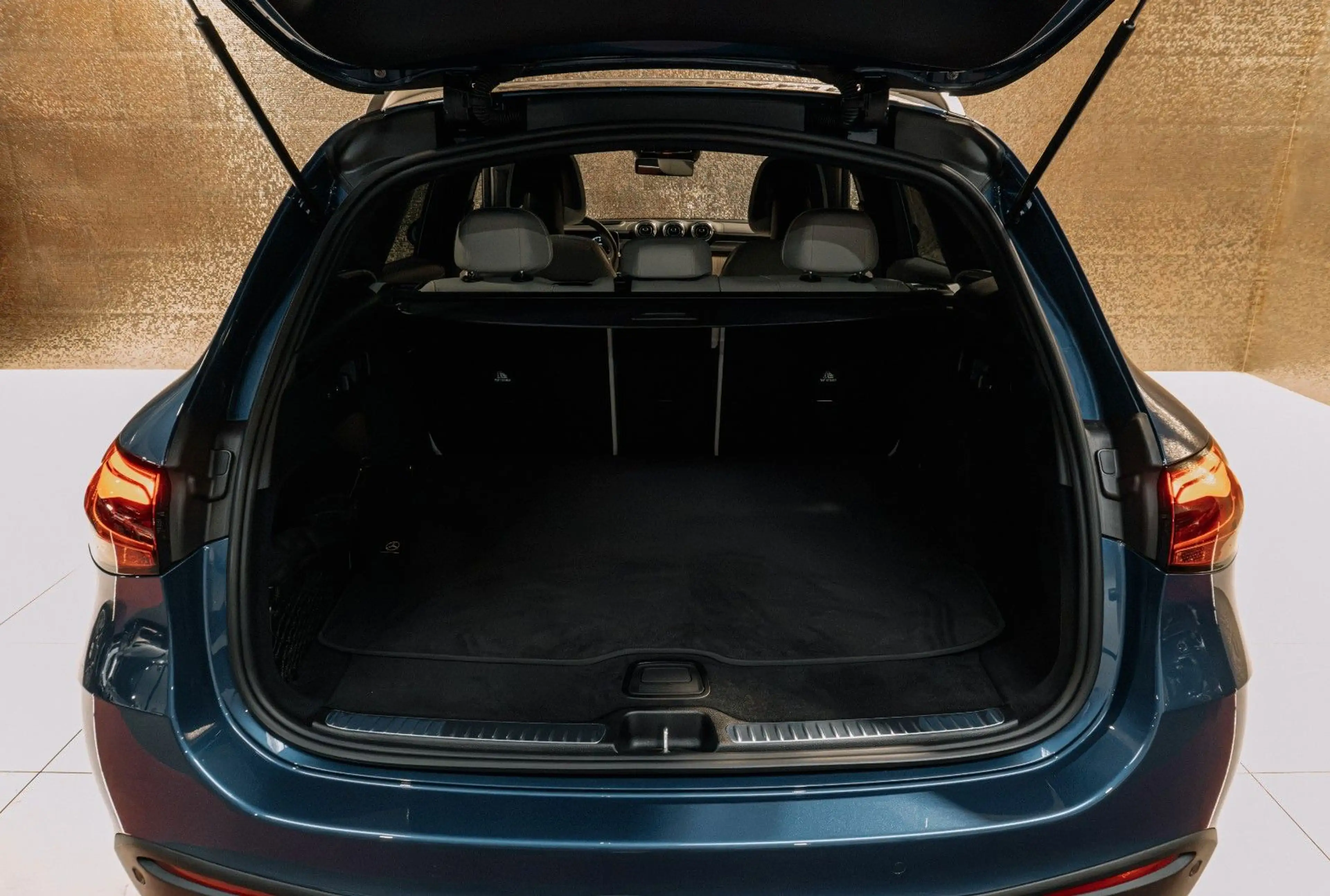 Mercedes-Benz GLC 300 4Matic * 360° * STANDHEIZUNG * — photo 4
